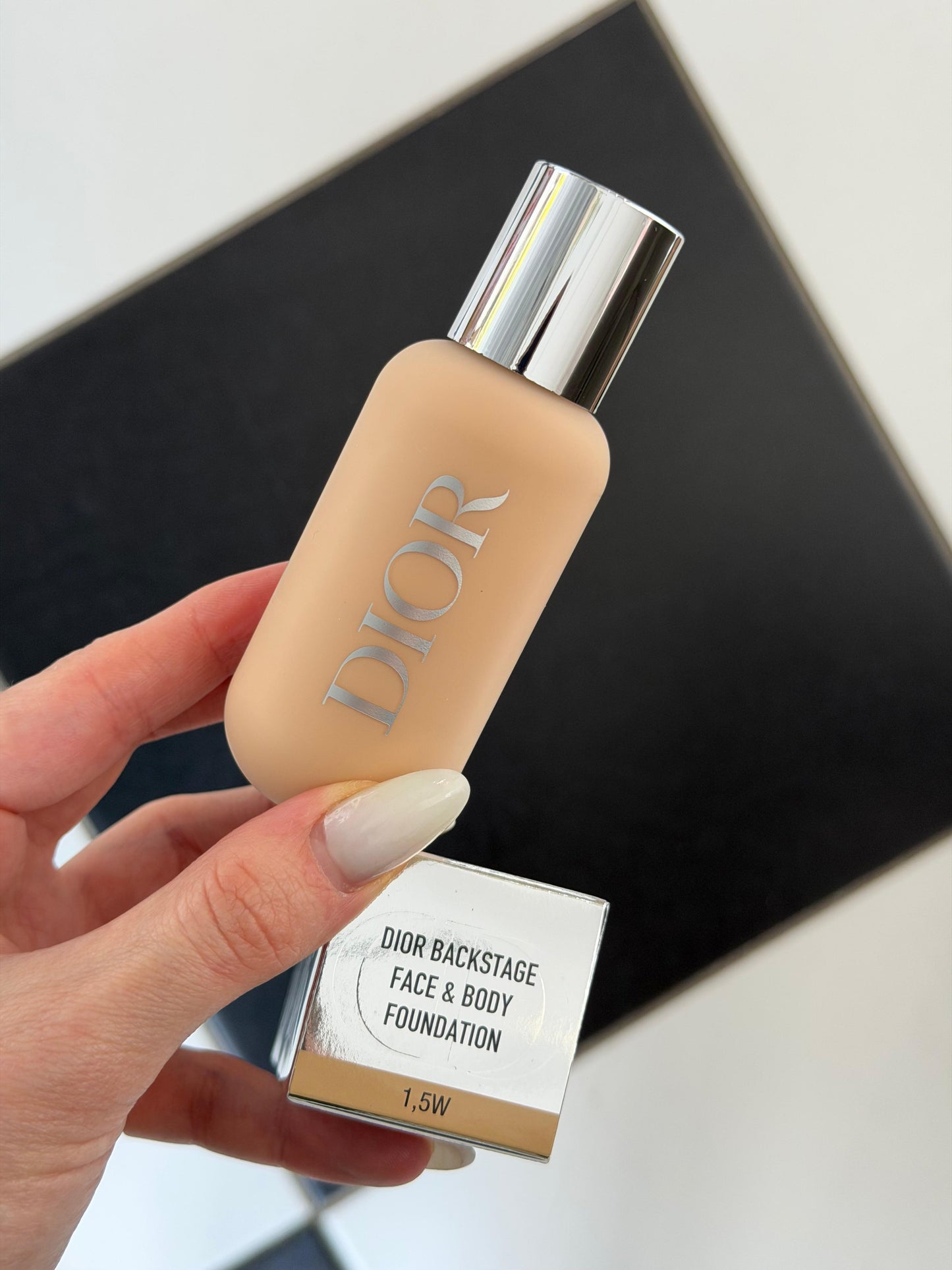 DIOR Dior Backstage Face & Body Foundation (1.5W)
Second-Skin Effect Natural Finish - Resistant to Water and Heat