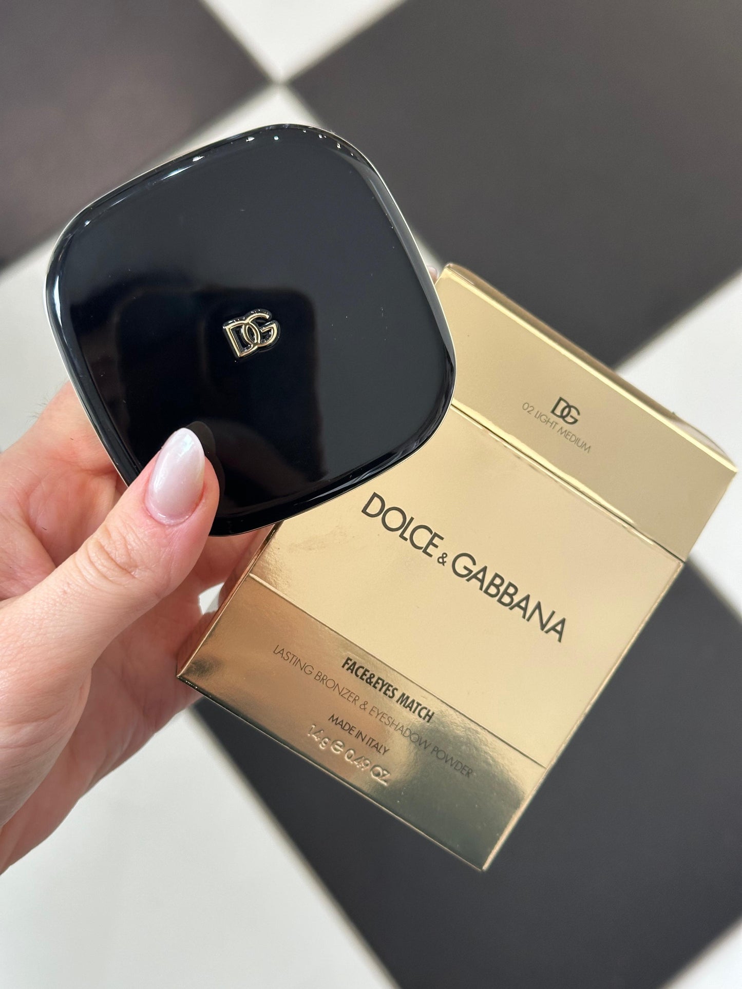 DOLCE&GABBANA Face&Eyes Match
Lasting Bronzer & Eyeshadow Powder (02)