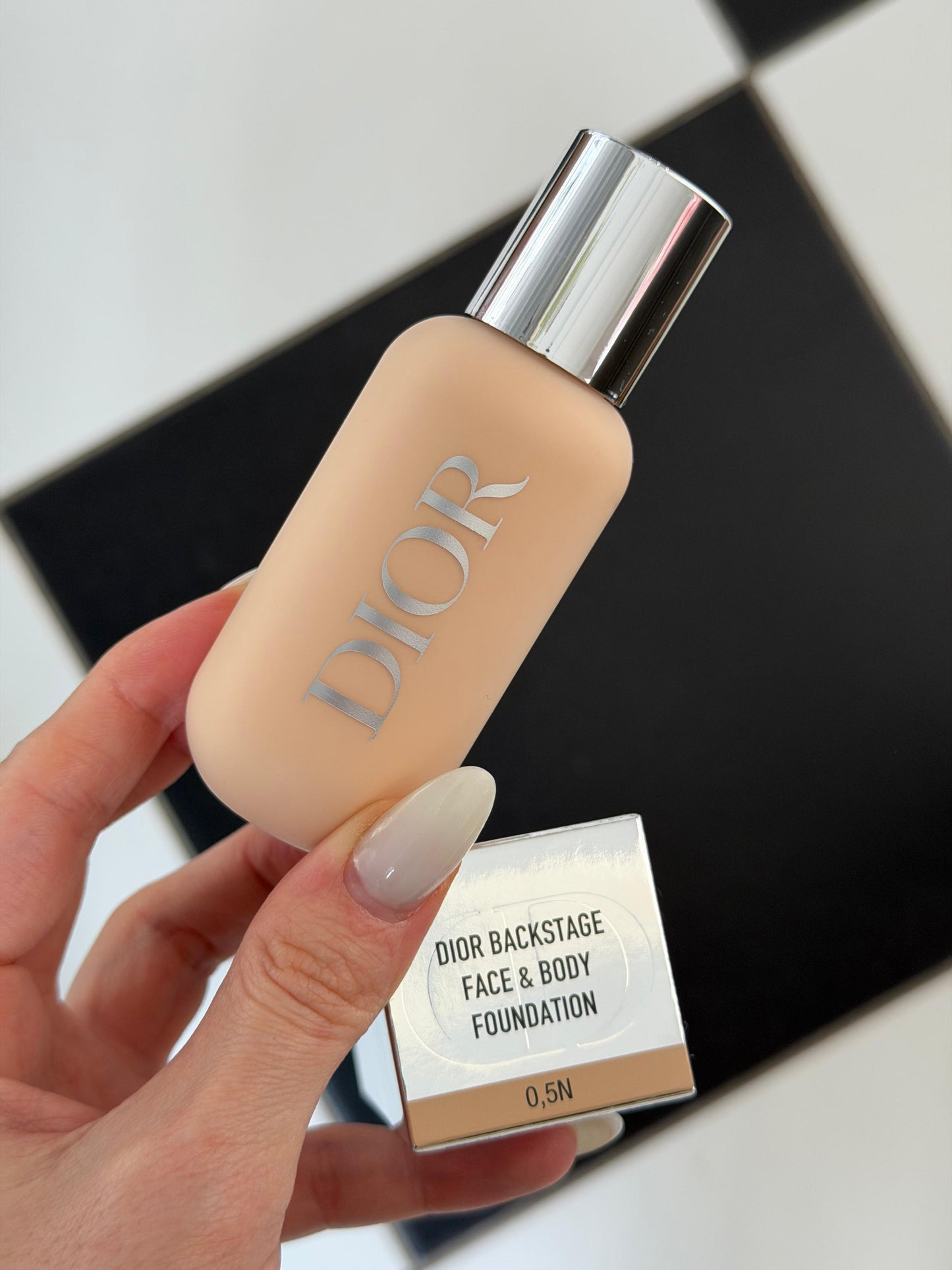 DIOR Dior Backstage Face & Body Foundation (0.5N)
Second-Skin Effect Natural Finish - Resistant to Water and Heat