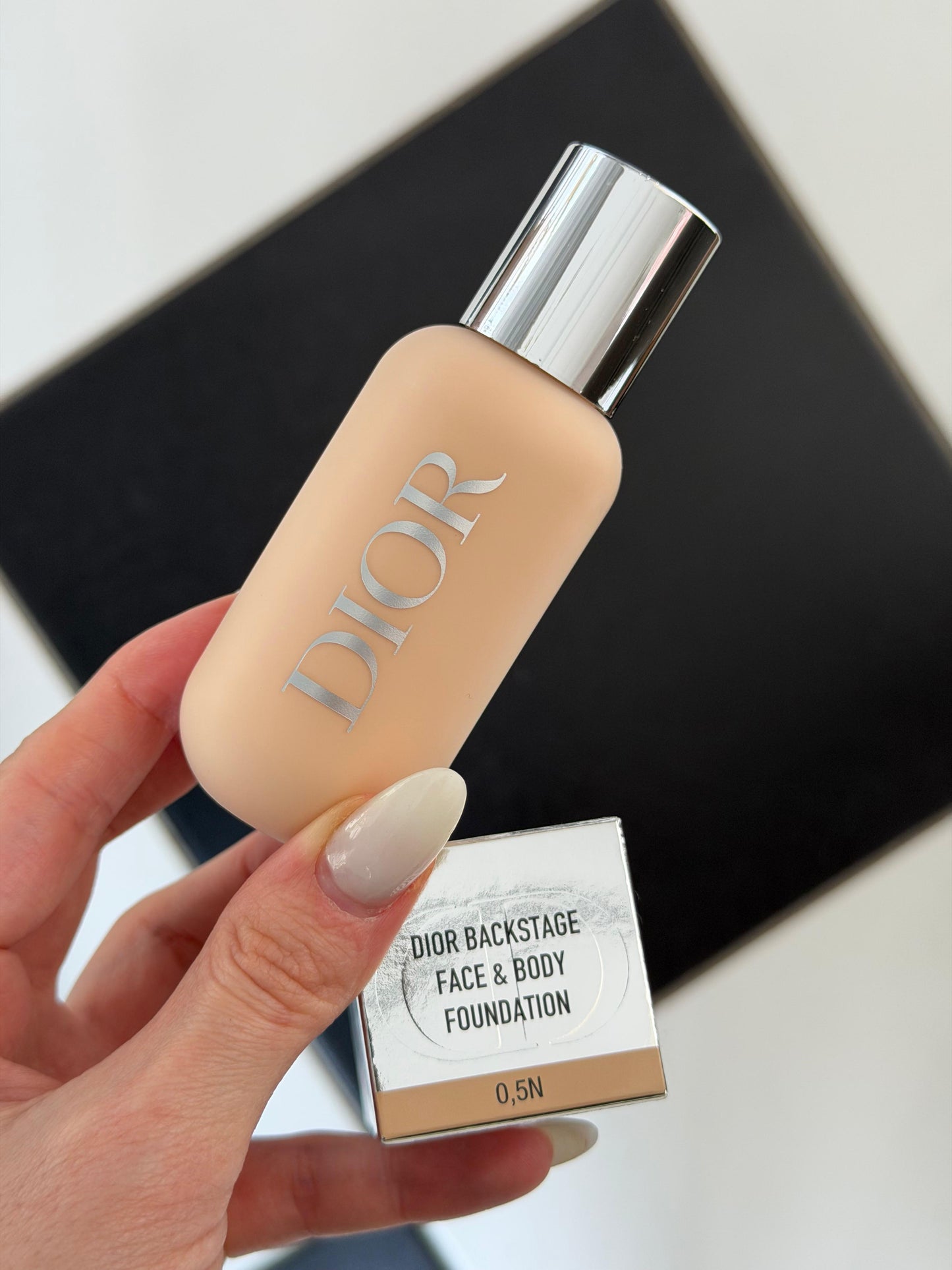 DIOR Dior Backstage Face & Body Foundation (0.5N)
Second-Skin Effect Natural Finish - Resistant to Water and Heat