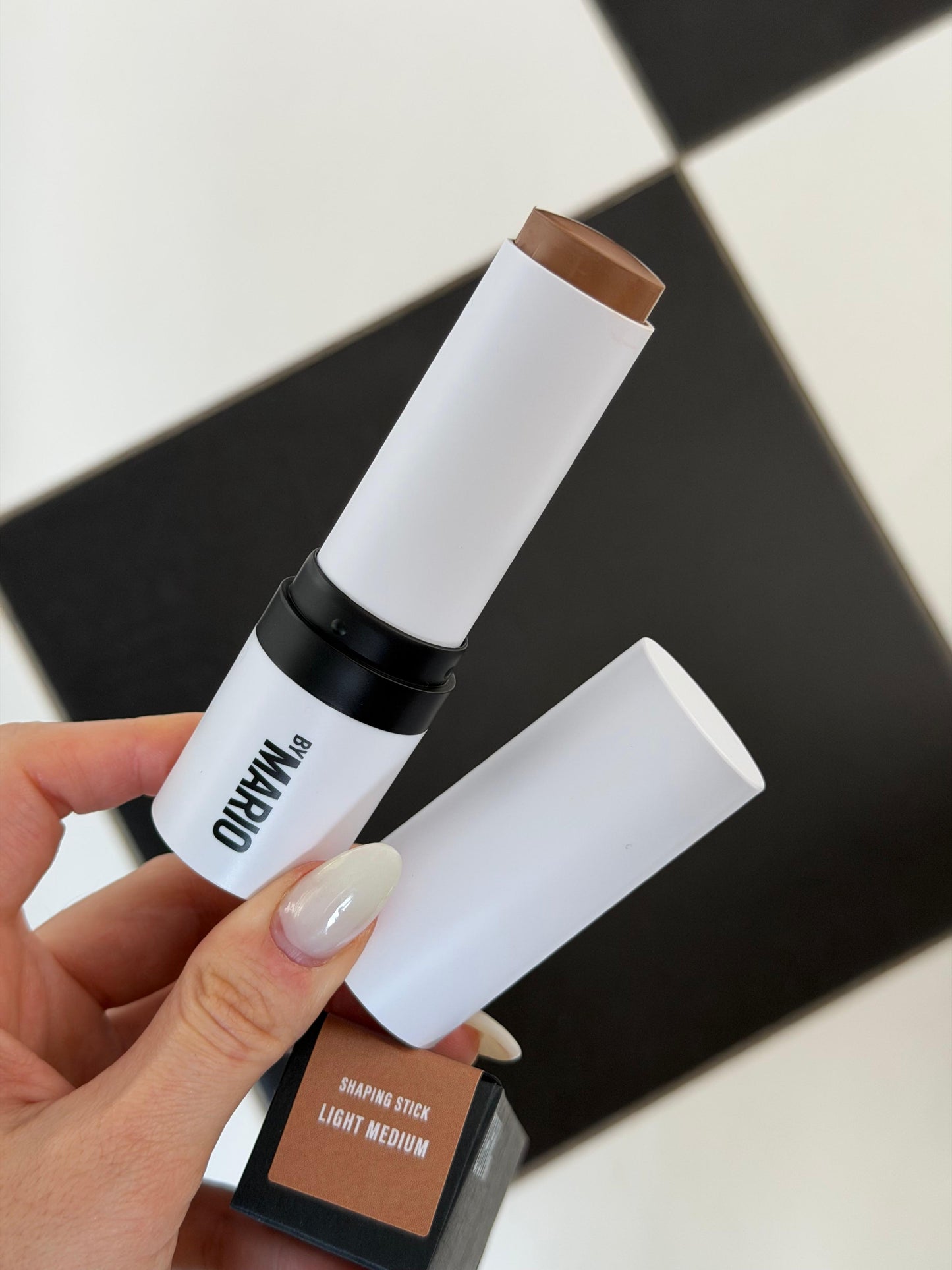 MAKEUP BY MARIO 
SoftSculpt® Shaping Stick Contour - Light Medium