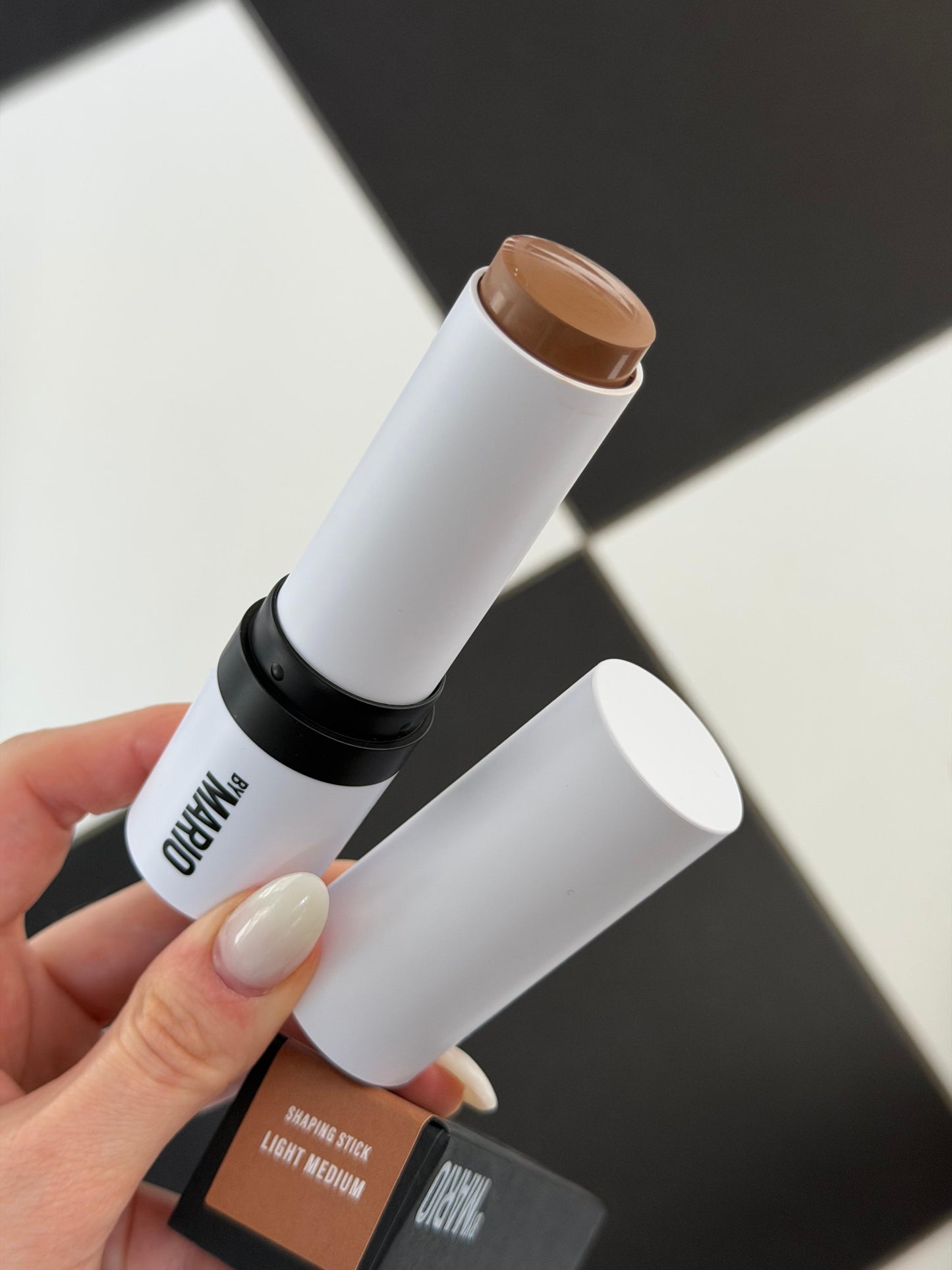 MAKEUP BY MARIO 
SoftSculpt® Shaping Stick Contour - Light Medium