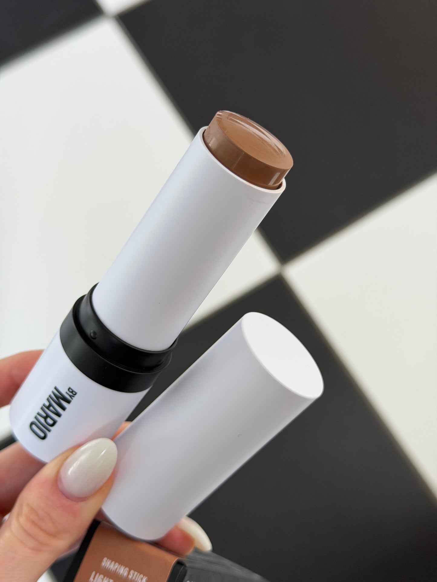 MAKEUP BY MARIO 
SoftSculpt® Shaping Stick Contour - Light Medium