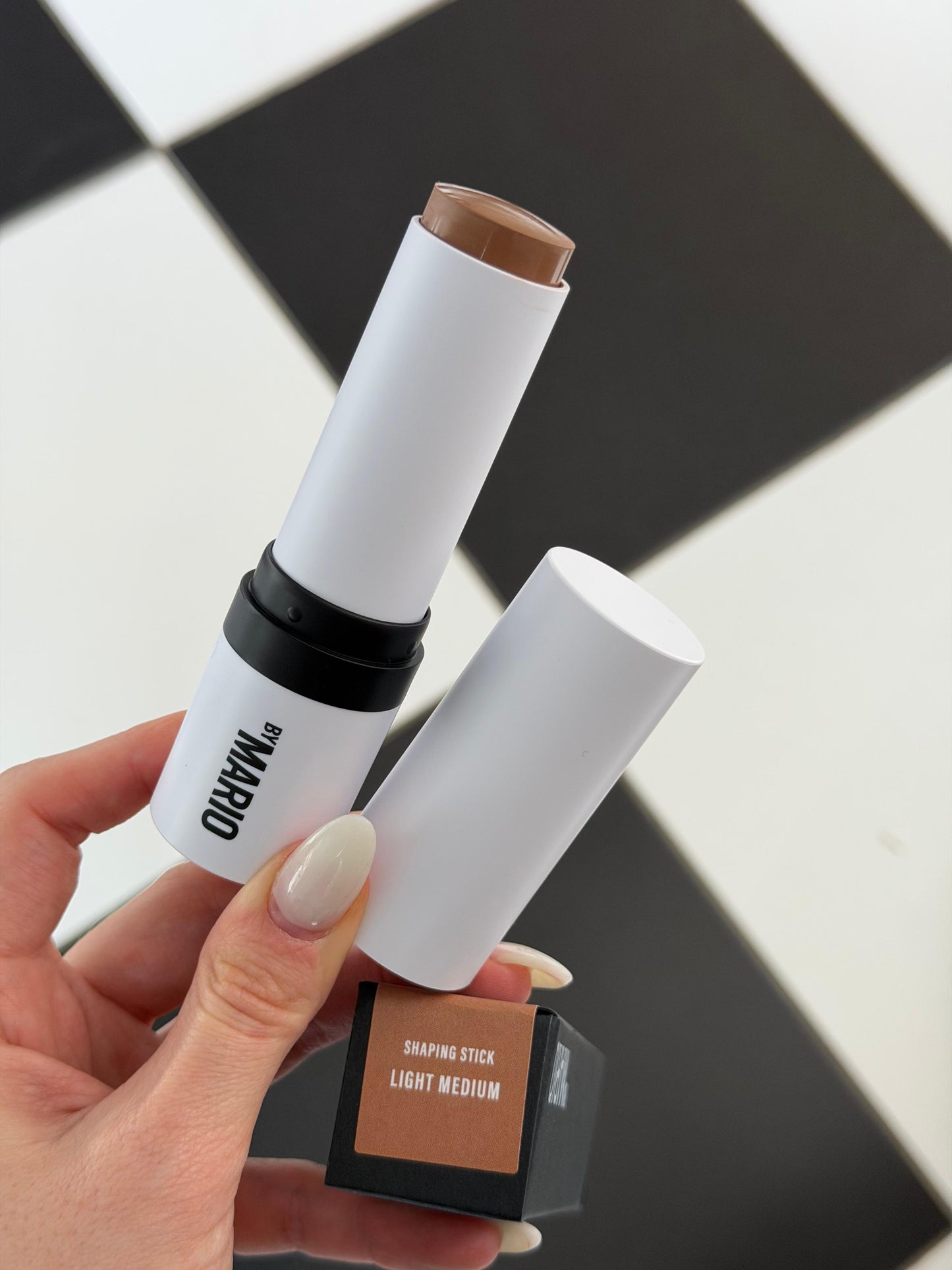 MAKEUP BY MARIO 
SoftSculpt® Shaping Stick Contour - Light Medium
