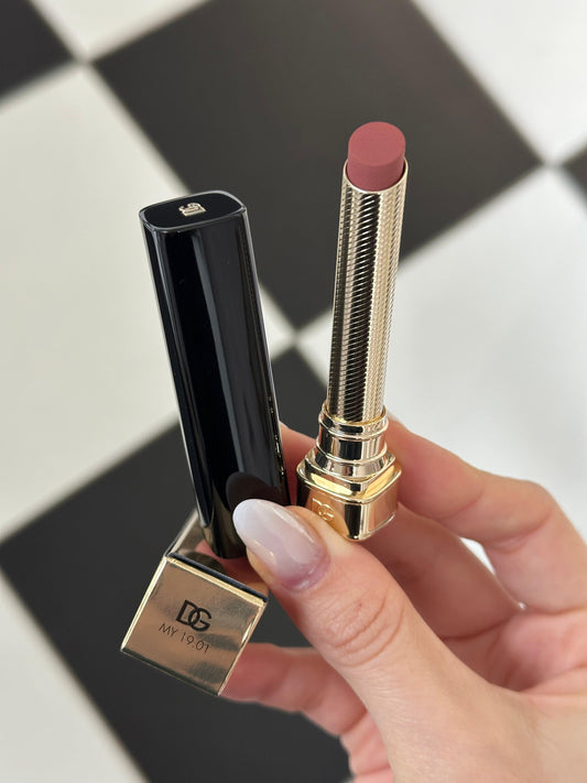 DOLCE&GABBANA My Comfy Matte Lipstick - My 19.01
Instant Rich Color & Hydration Lip Stylo