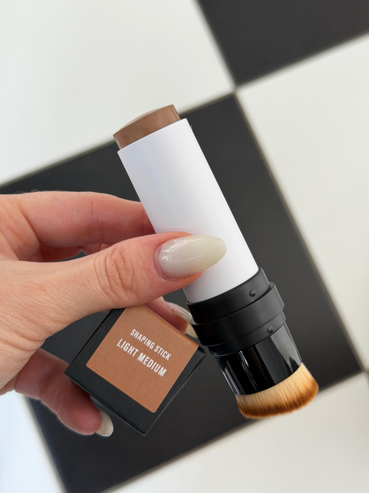 MAKEUP BY MARIO 
SoftSculpt® Shaping Stick Contour - Light Medium