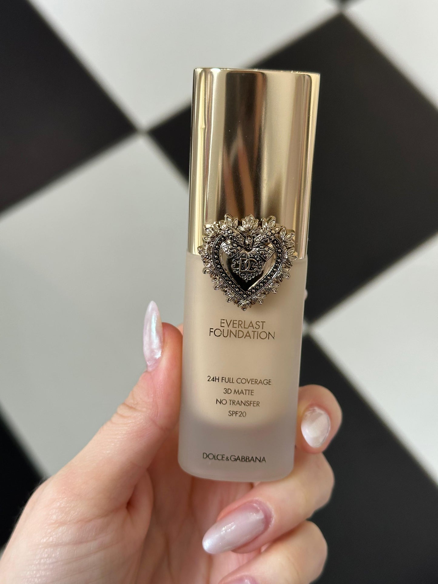 DOLCE&GABBANA Everlast Foundation
24H Full Coverage, 3D Matte, No Transfer SPF20