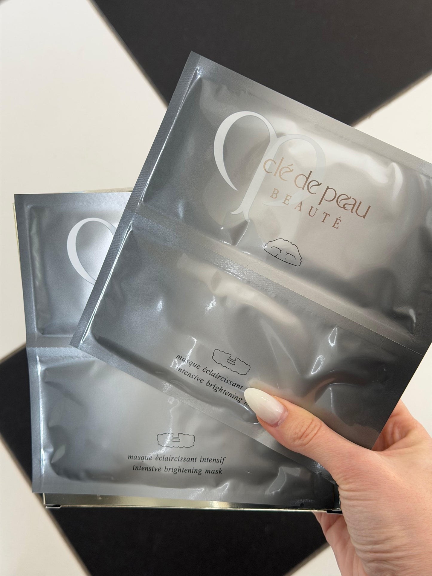 CLÉ DE PEAU BEAUTÉ Intensive Brightening Mask