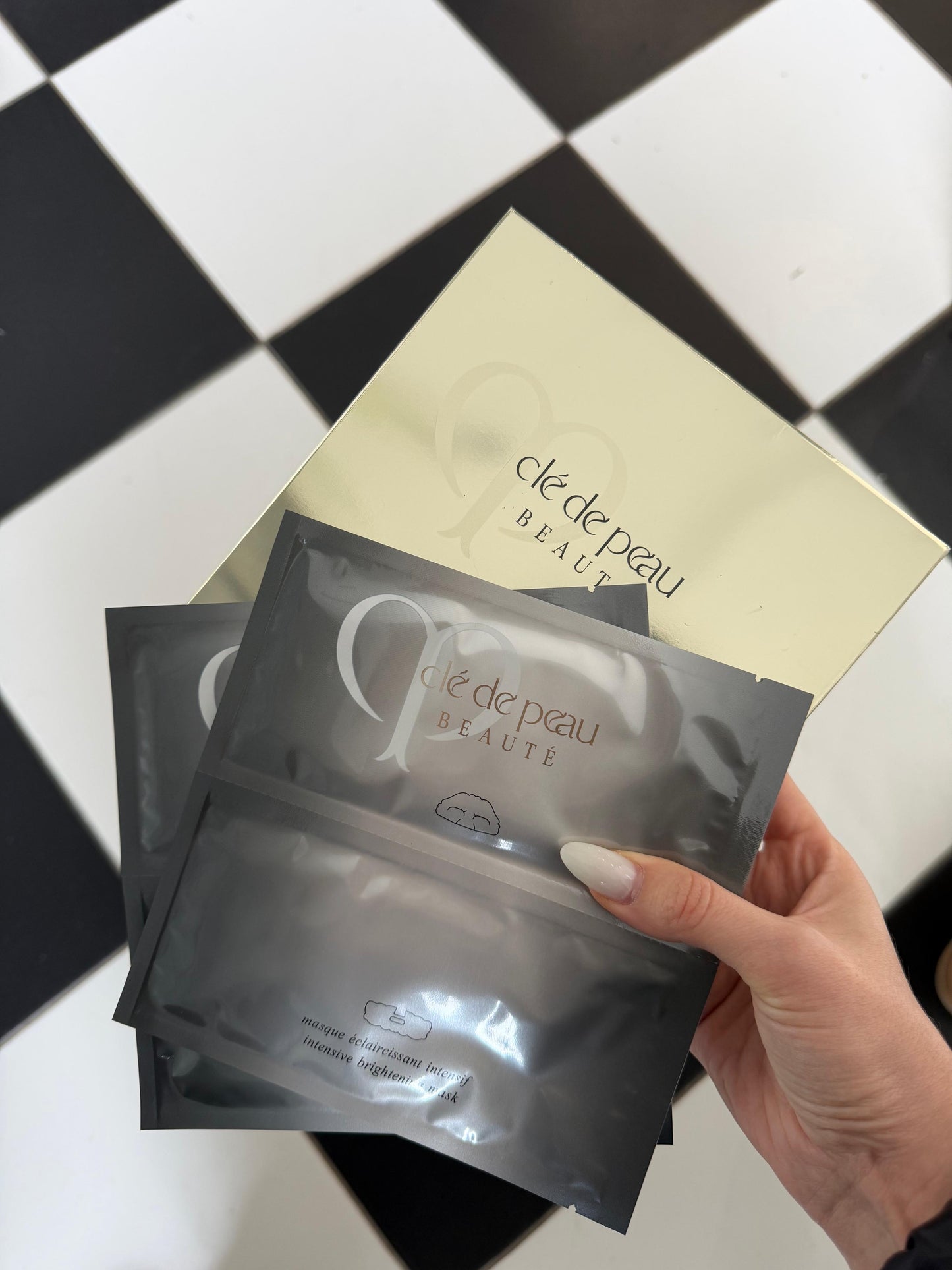 CLÉ DE PEAU BEAUTÉ Intensive Brightening Mask