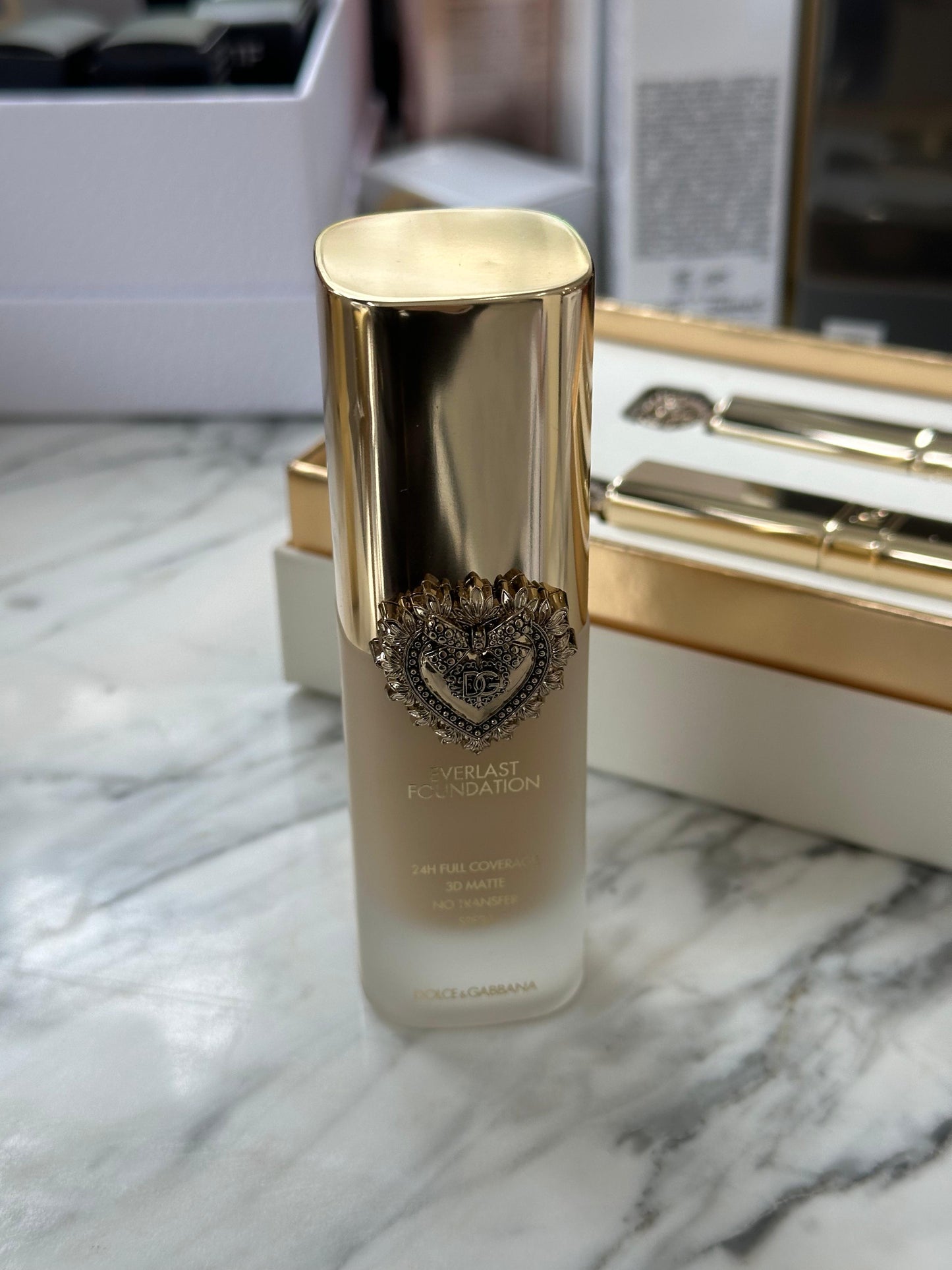 DOLCE&GABBANA Everlast Foundation
24H Full Coverage, 3D Matte, No Transfer SPF20