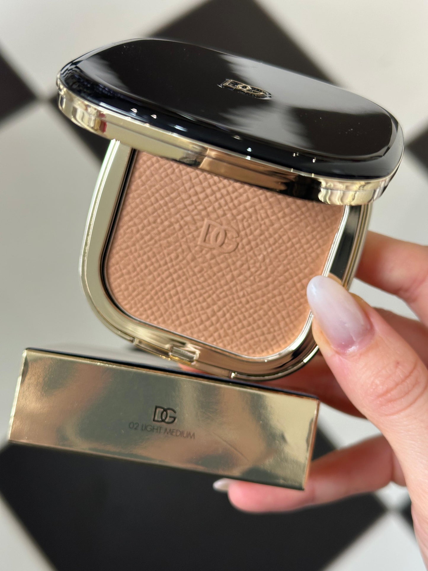 DOLCE&GABBANA Face&Eyes Match
Lasting Bronzer & Eyeshadow Powder (02)