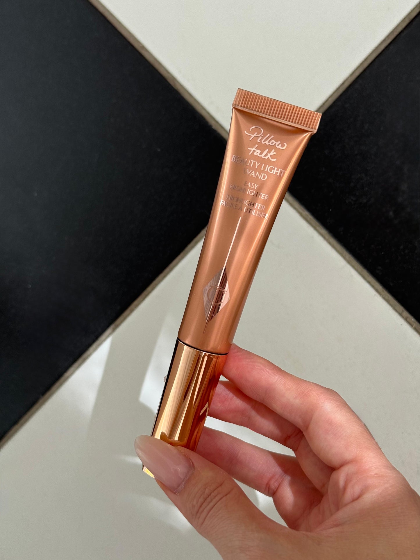 CHARLOTTE TILBURY Beauty Light Wand Easy Highlighter - Pillow Talk Medium
