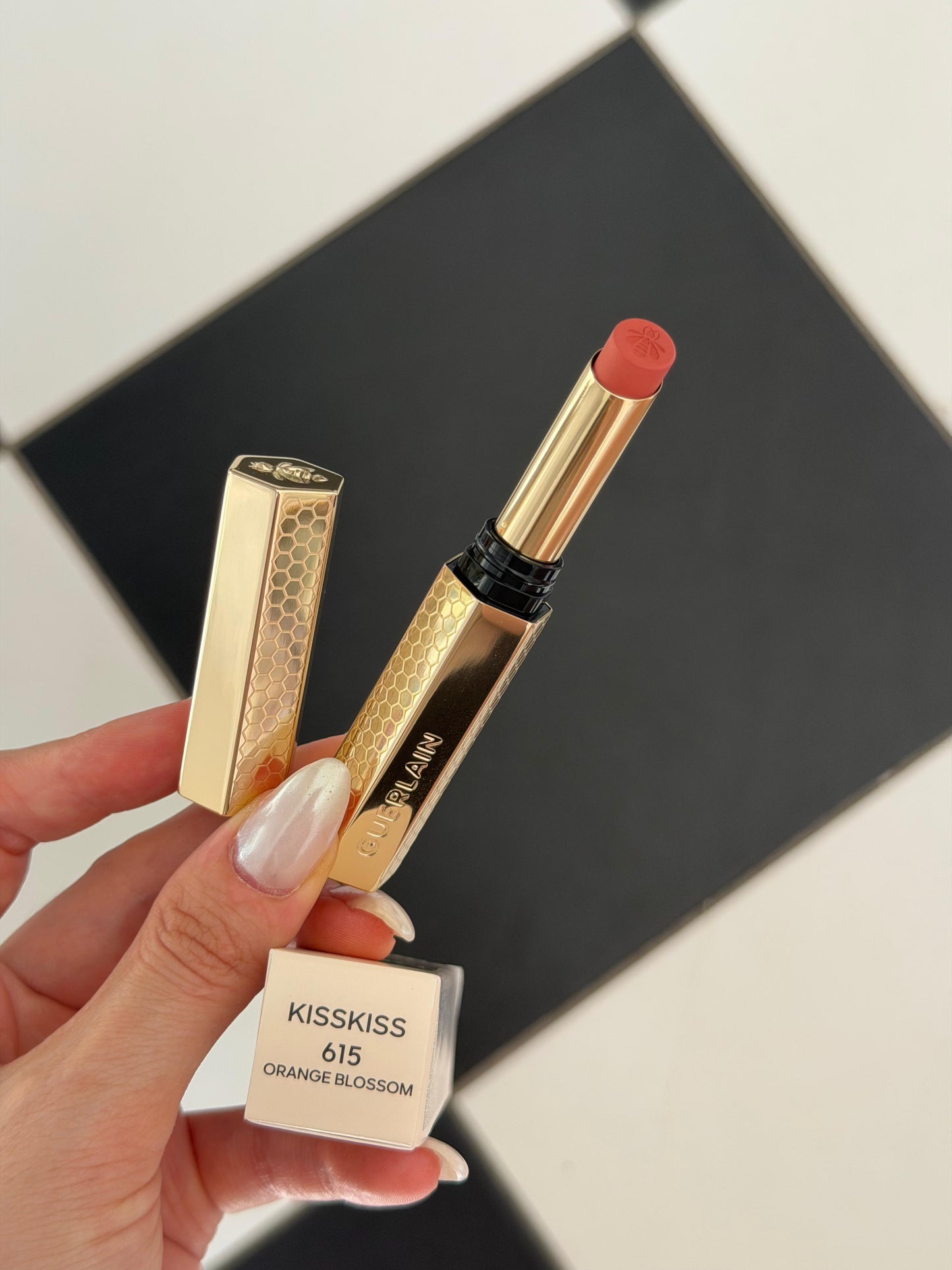 GUERLAIN KissKiss Honey-Infused Kissproof Intense Lipstick (615)
Blur Matte – 24hr Extreme Hold