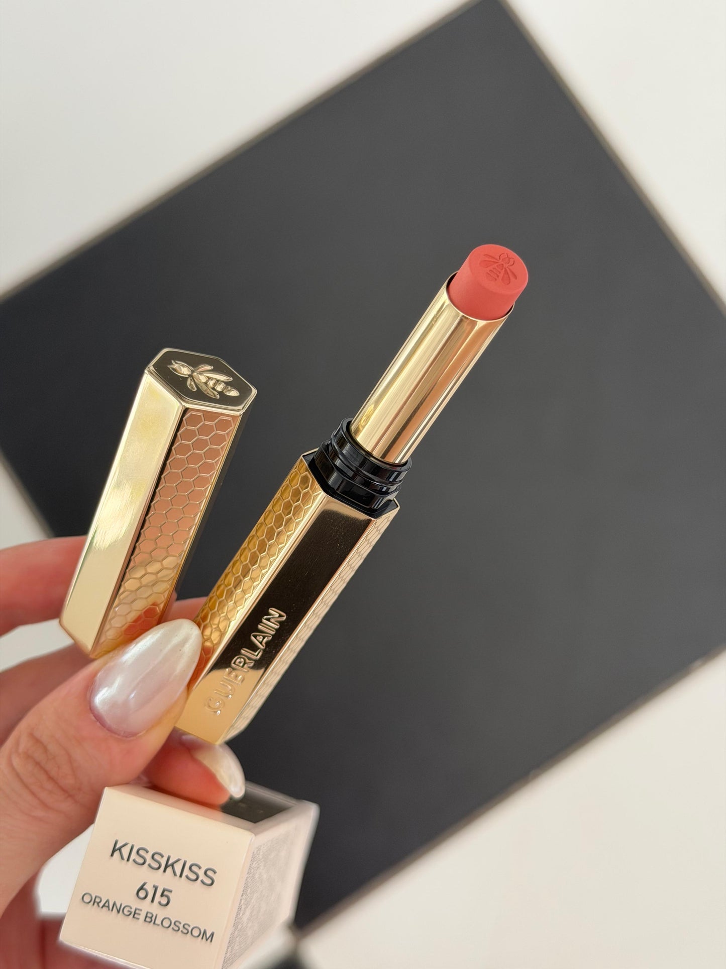 GUERLAIN KissKiss Honey-Infused Kissproof Intense Lipstick (615)
Blur Matte – 24hr Extreme Hold