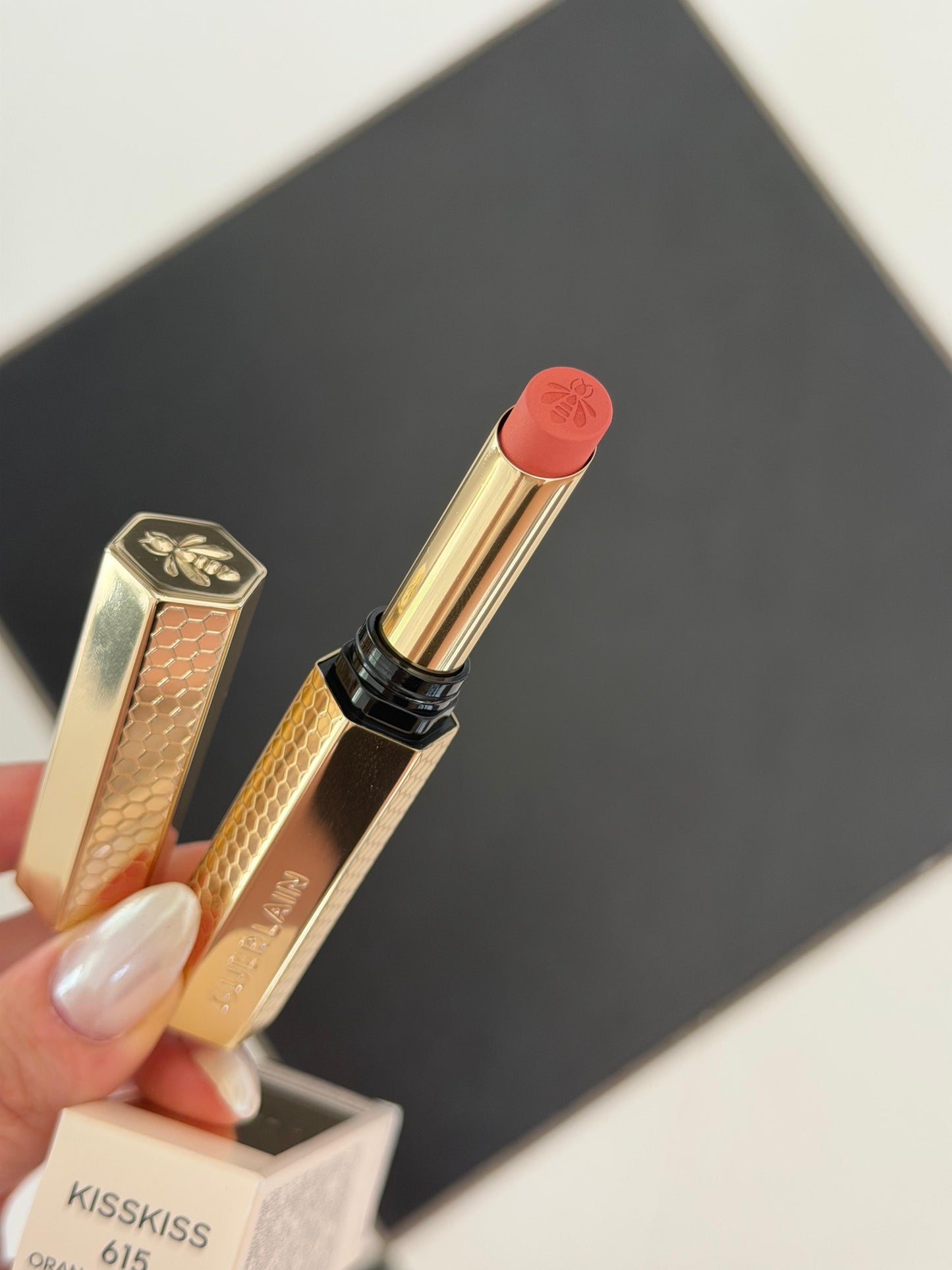 GUERLAIN KissKiss Honey-Infused Kissproof Intense Lipstick (615)
Blur Matte – 24hr Extreme Hold