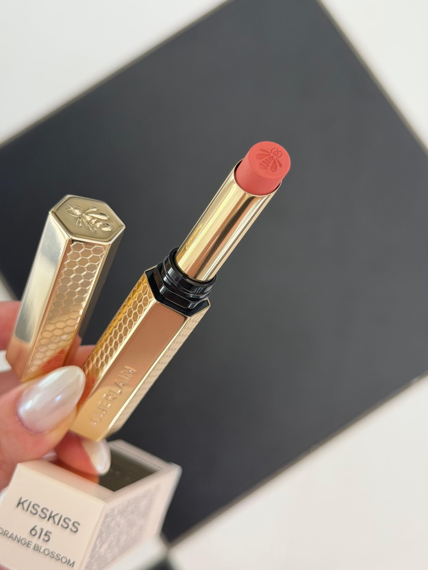 GUERLAIN KissKiss Honey-Infused Kissproof Intense Lipstick (615)
Blur Matte – 24hr Extreme Hold
