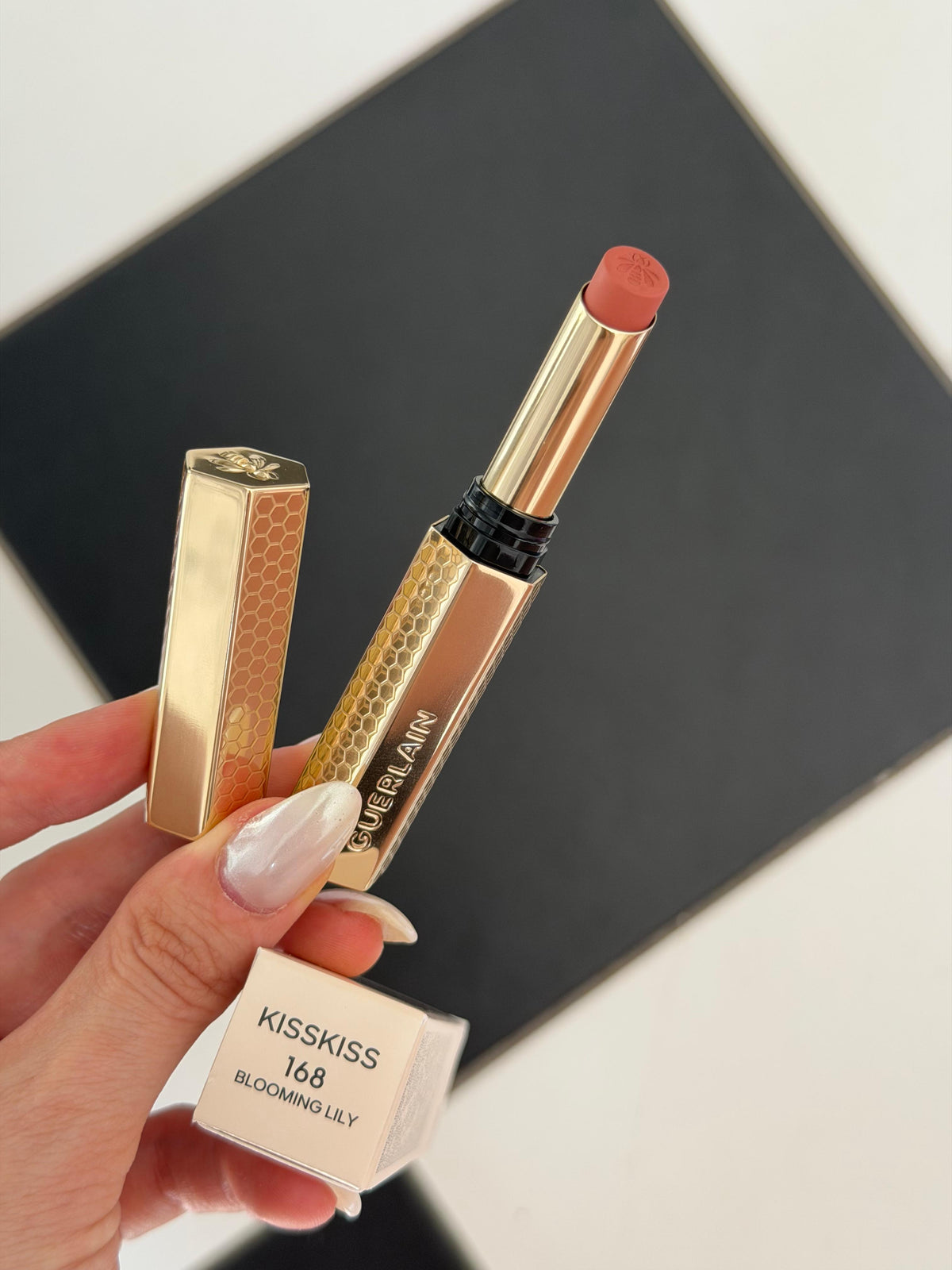 GUERLAIN KissKiss Honey-Infused Kissproof Intense Lipstick (168)
Blur Matte – 24hr Extreme Hold