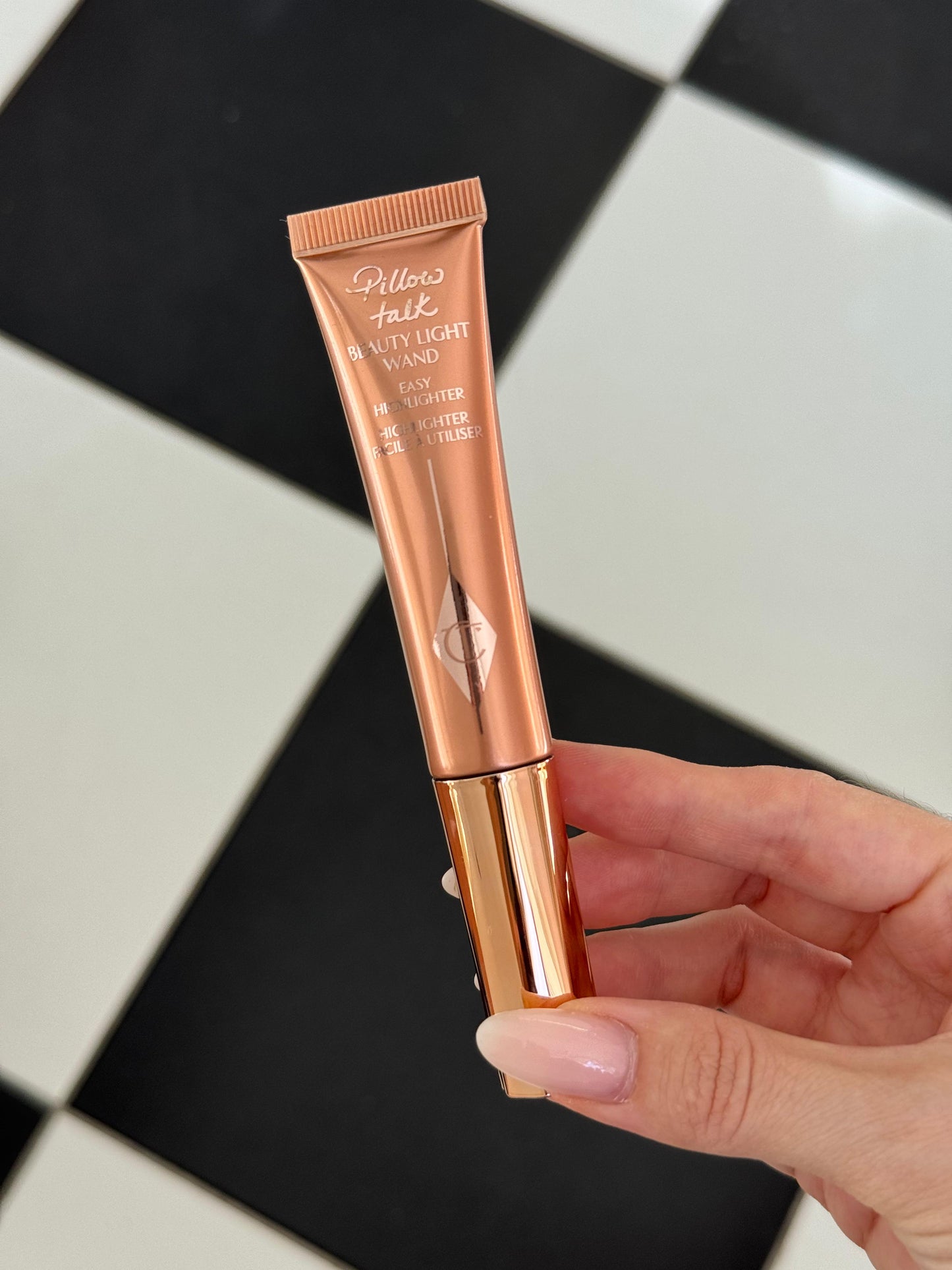 CHARLOTTE TILBURY Beauty Light Wand Easy Highlighter - Pillow Talk Medium