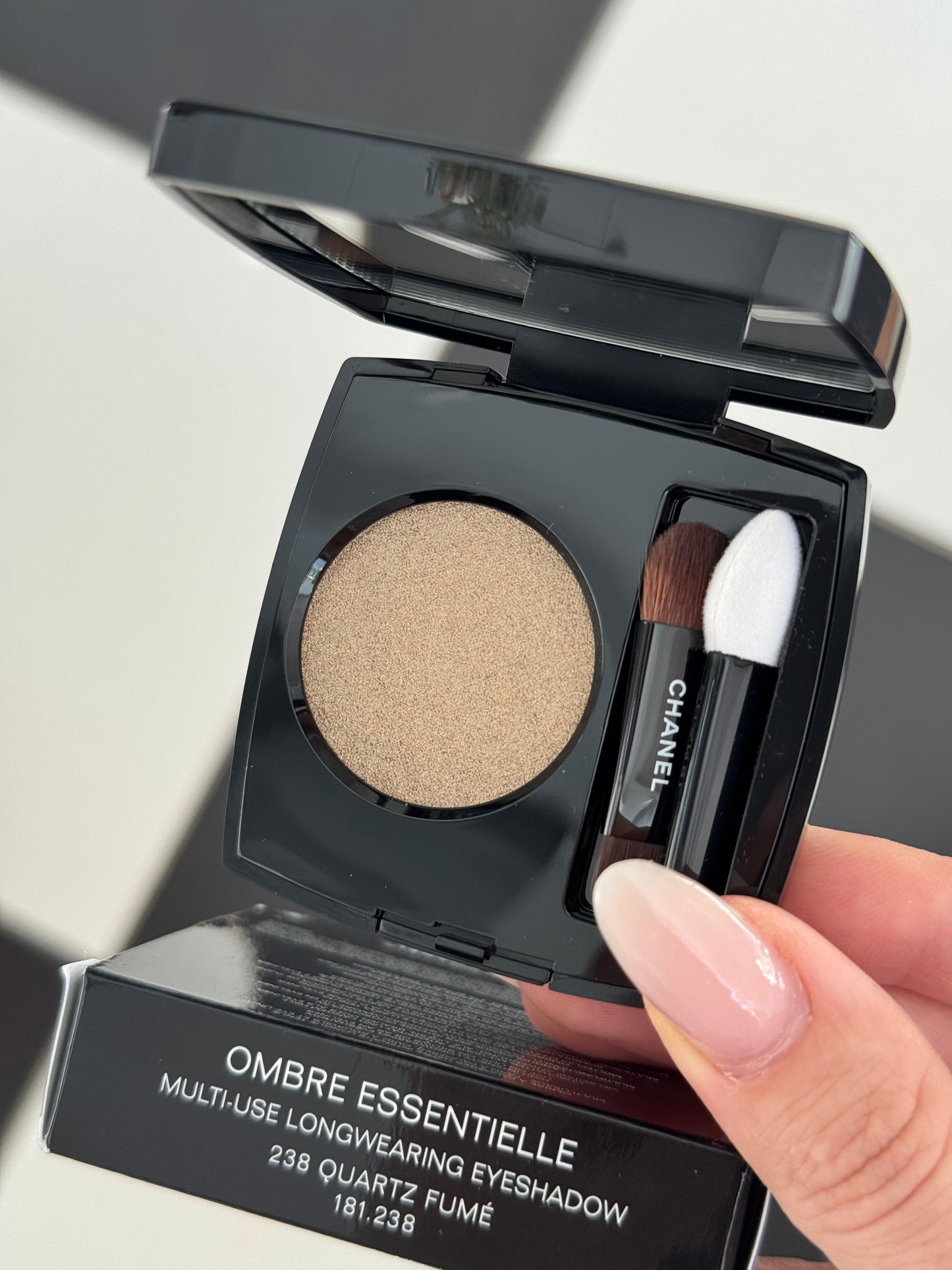 CHANEL Ombre Essentielle Multi-Use Longwearing Eyeshadow (238)