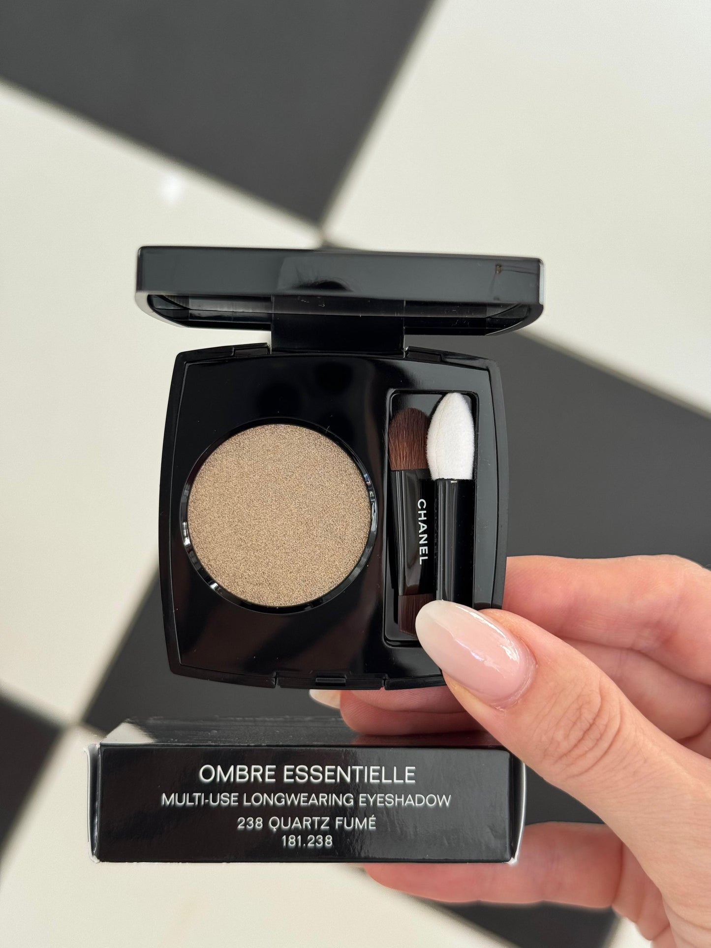 CHANEL Ombre Essentielle Multi-Use Longwearing Eyeshadow (238)