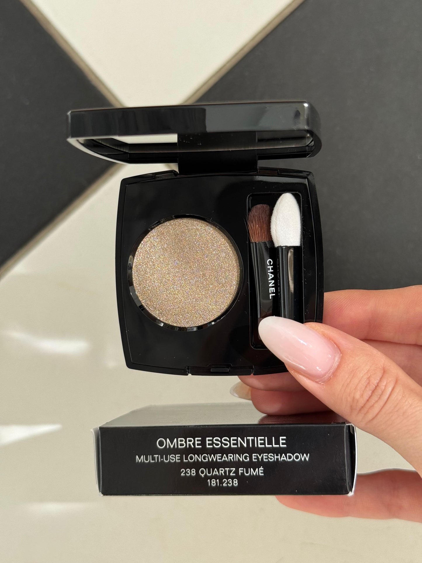 CHANEL Ombre Essentielle Multi-Use Longwearing Eyeshadow (238)