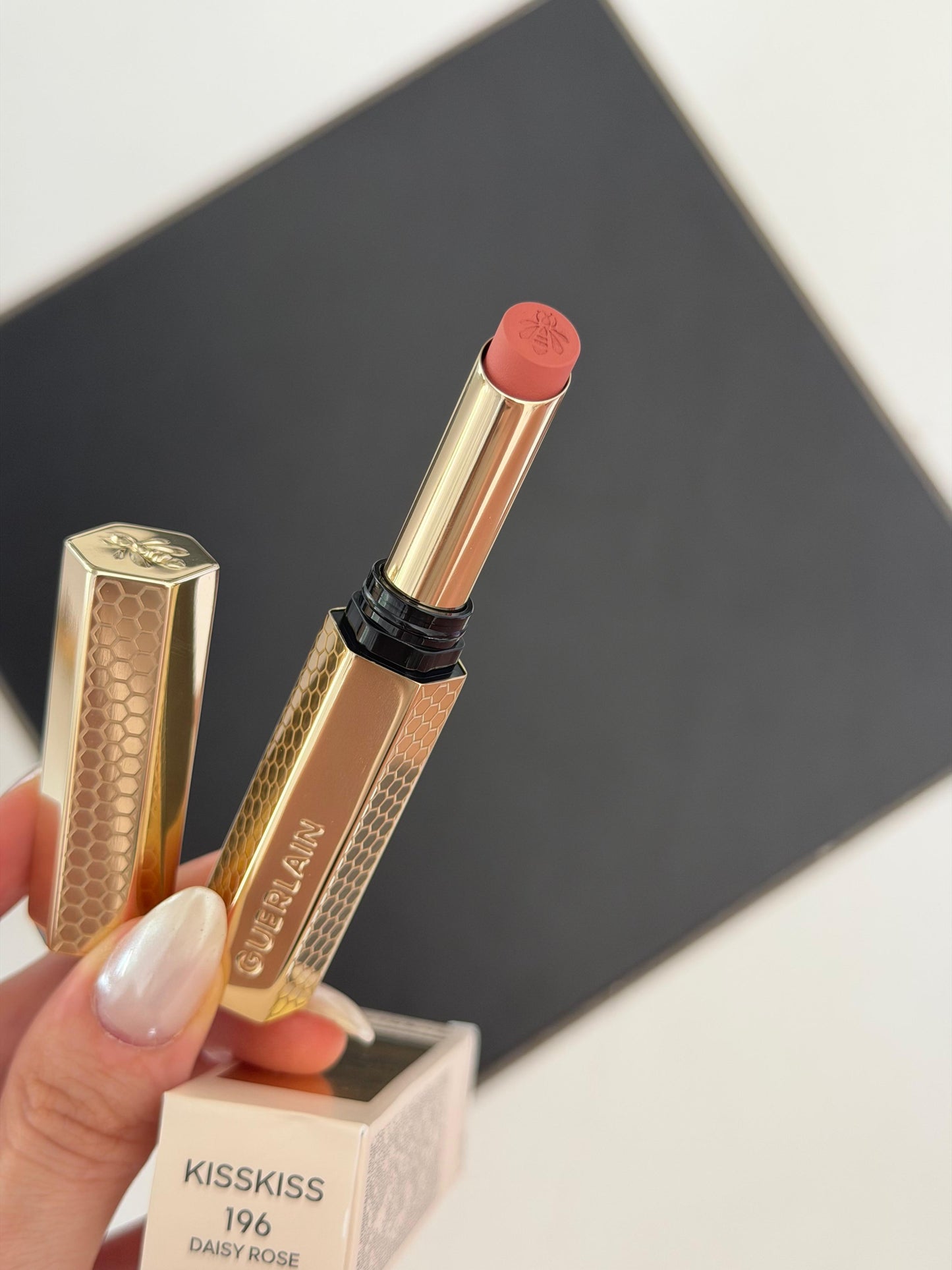 GUERLAIN KissKiss Honey-Infused Kissproof Intense Lipstick (196)
Blur Matte – 24hr Extreme Hold