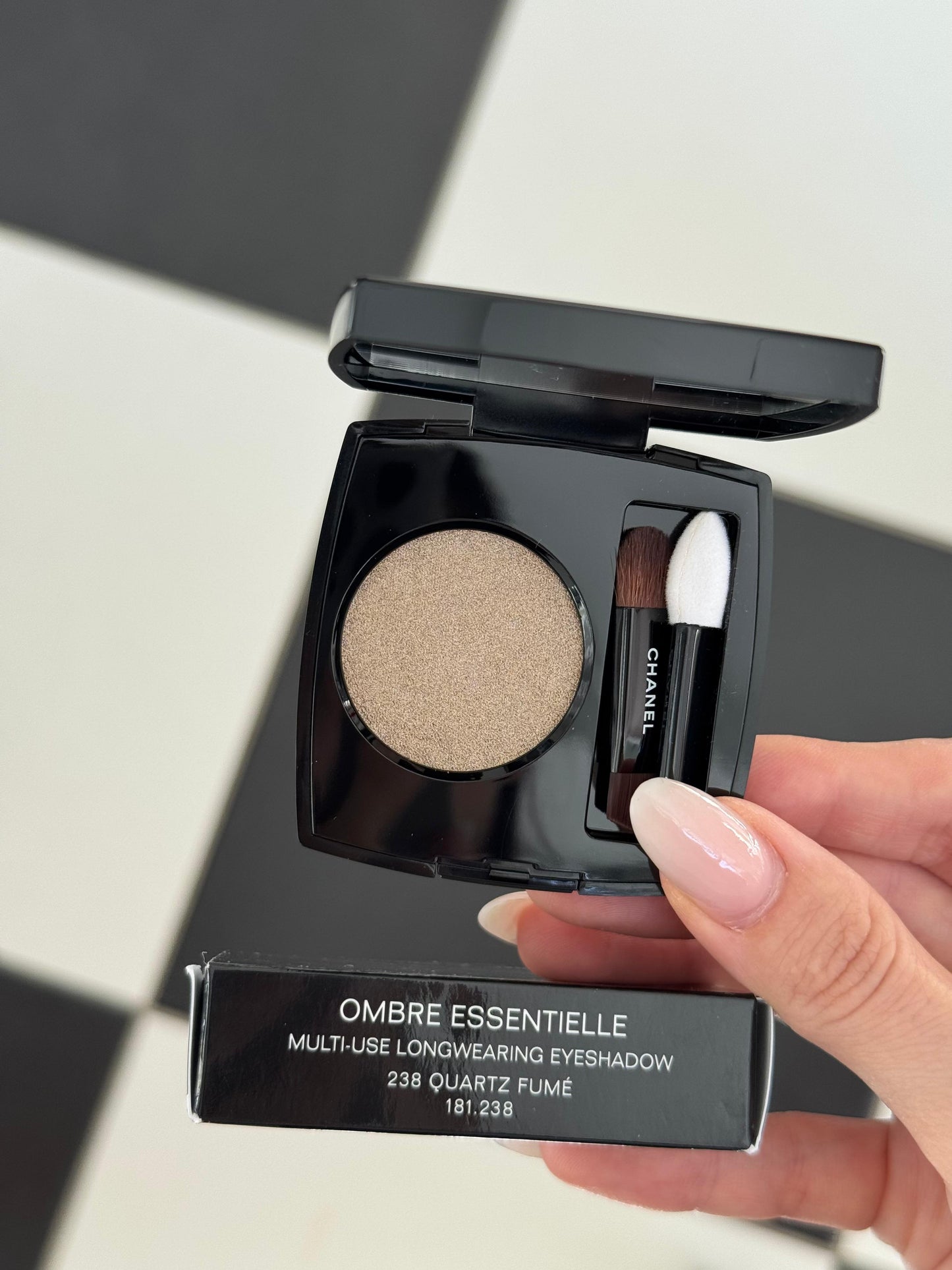 CHANEL Ombre Essentielle Multi-Use Longwearing Eyeshadow (238)