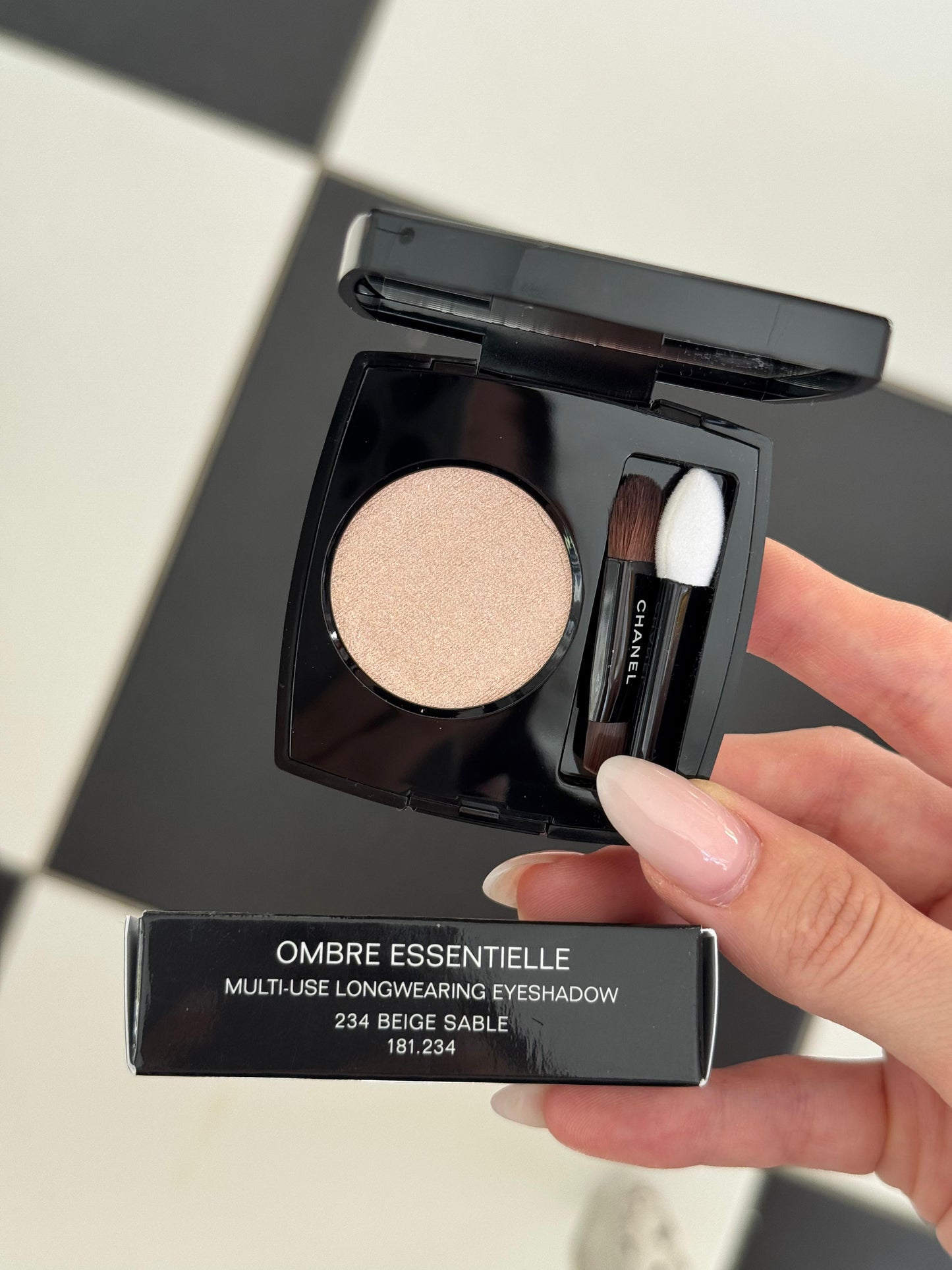 CHANEL Ombre Essentielle Multi-Use Longwearing Eyeshadow (234)