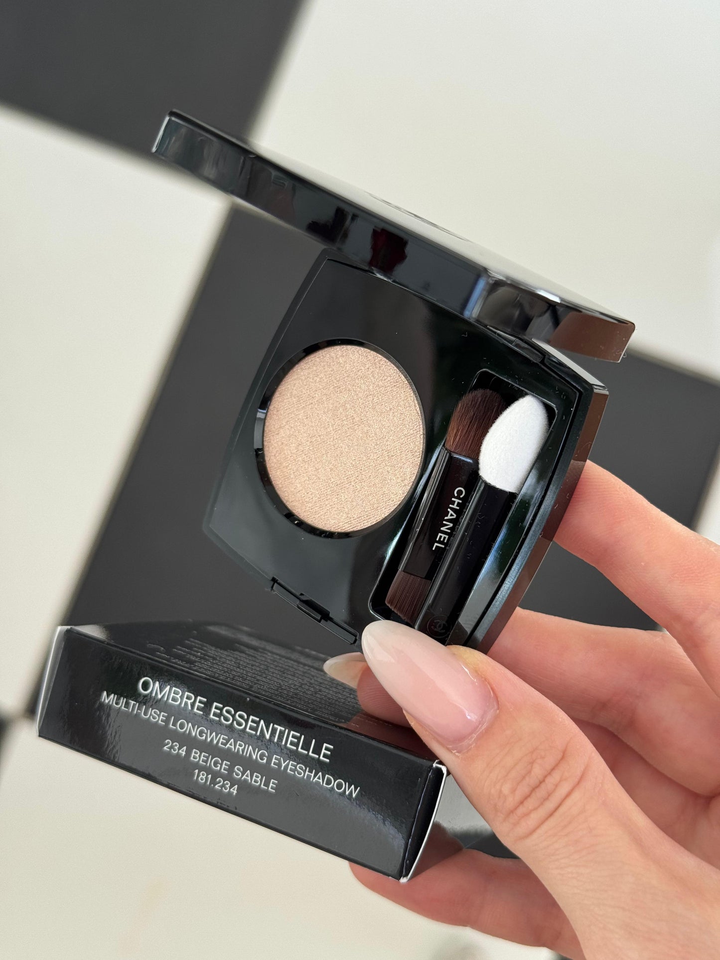 CHANEL Ombre Essentielle Multi-Use Longwearing Eyeshadow (234)