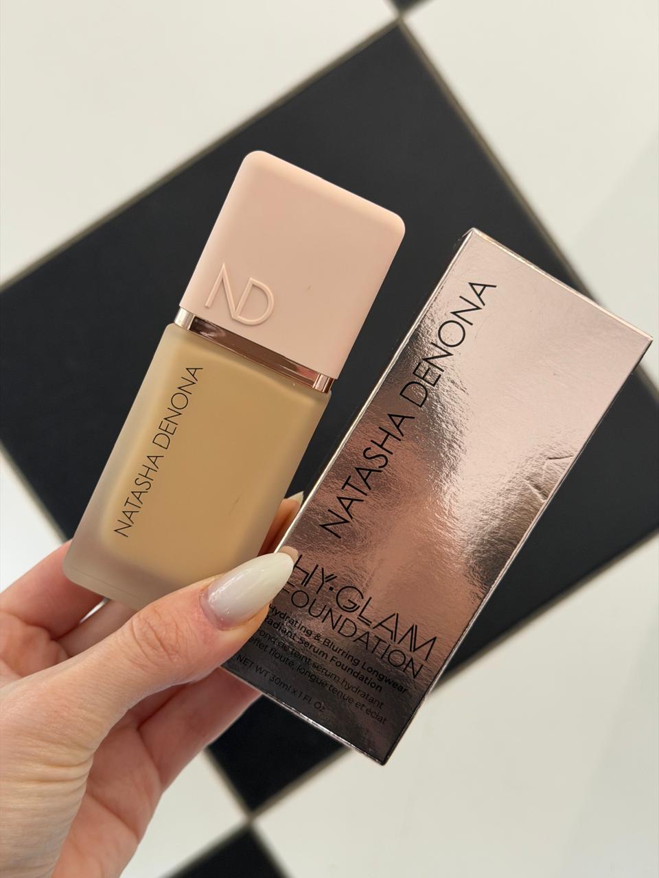 NATASHA DENONA Hy-Glam Foundation (P3)
Hydrating, Blurring, Longwear Serum With Radiant, Creasless Coverage
