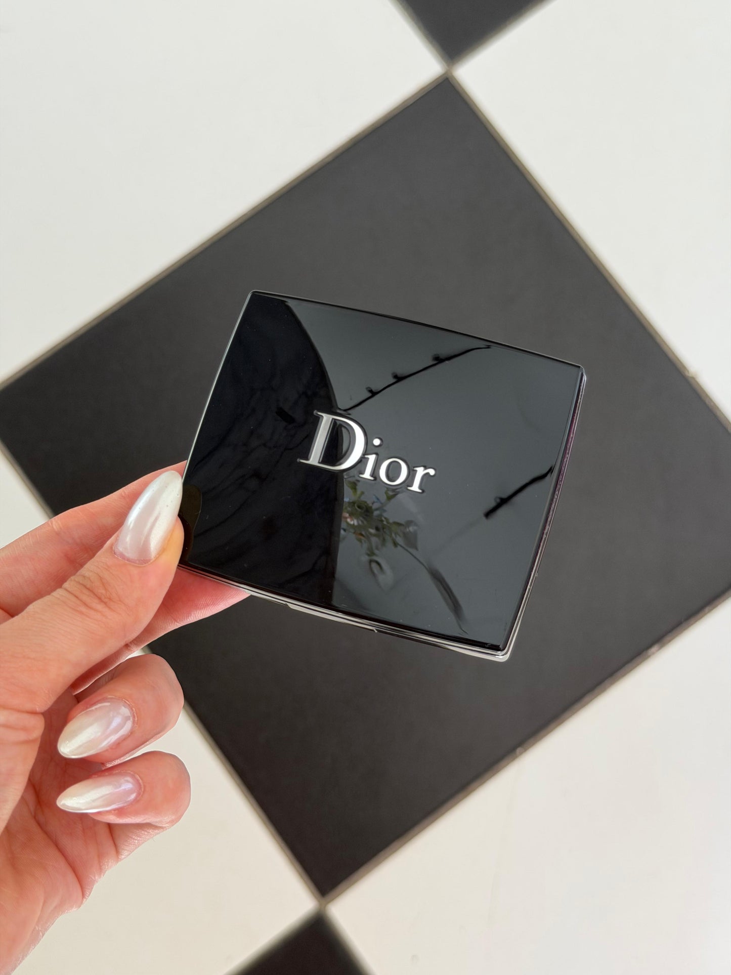 DIOR Rouge Blush Satin
Couture Colour Makeup - Long Wear (826)