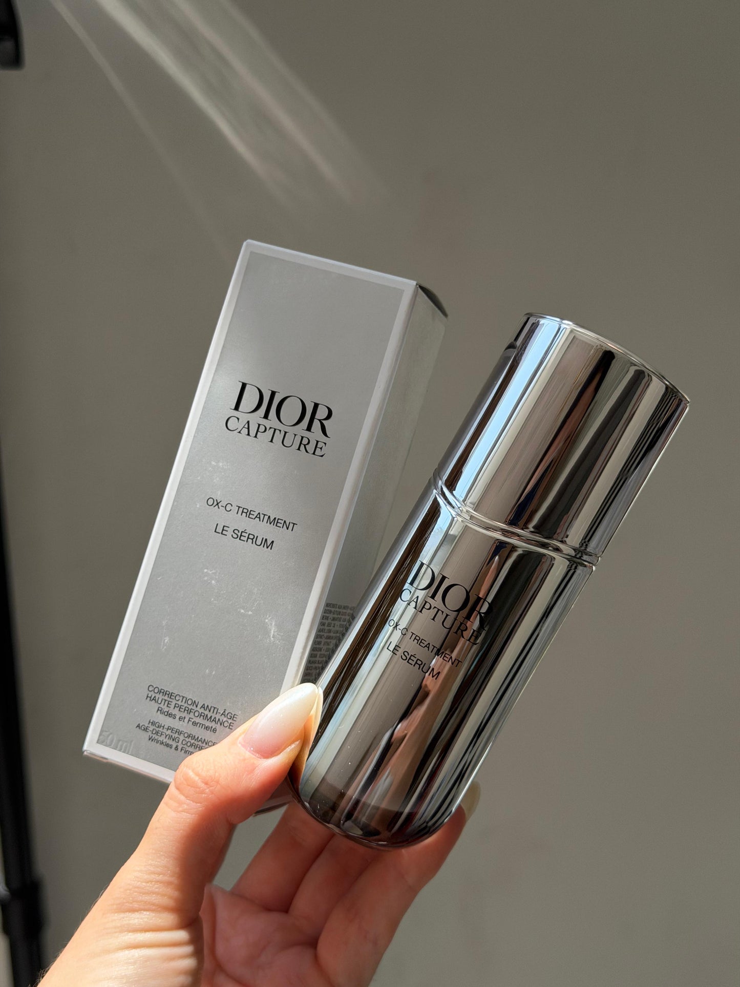 DIOR Capture Le Sérum
Face and Neck Serum - High-Performance Anti-Aging Correction - Wrinkles and Firmness