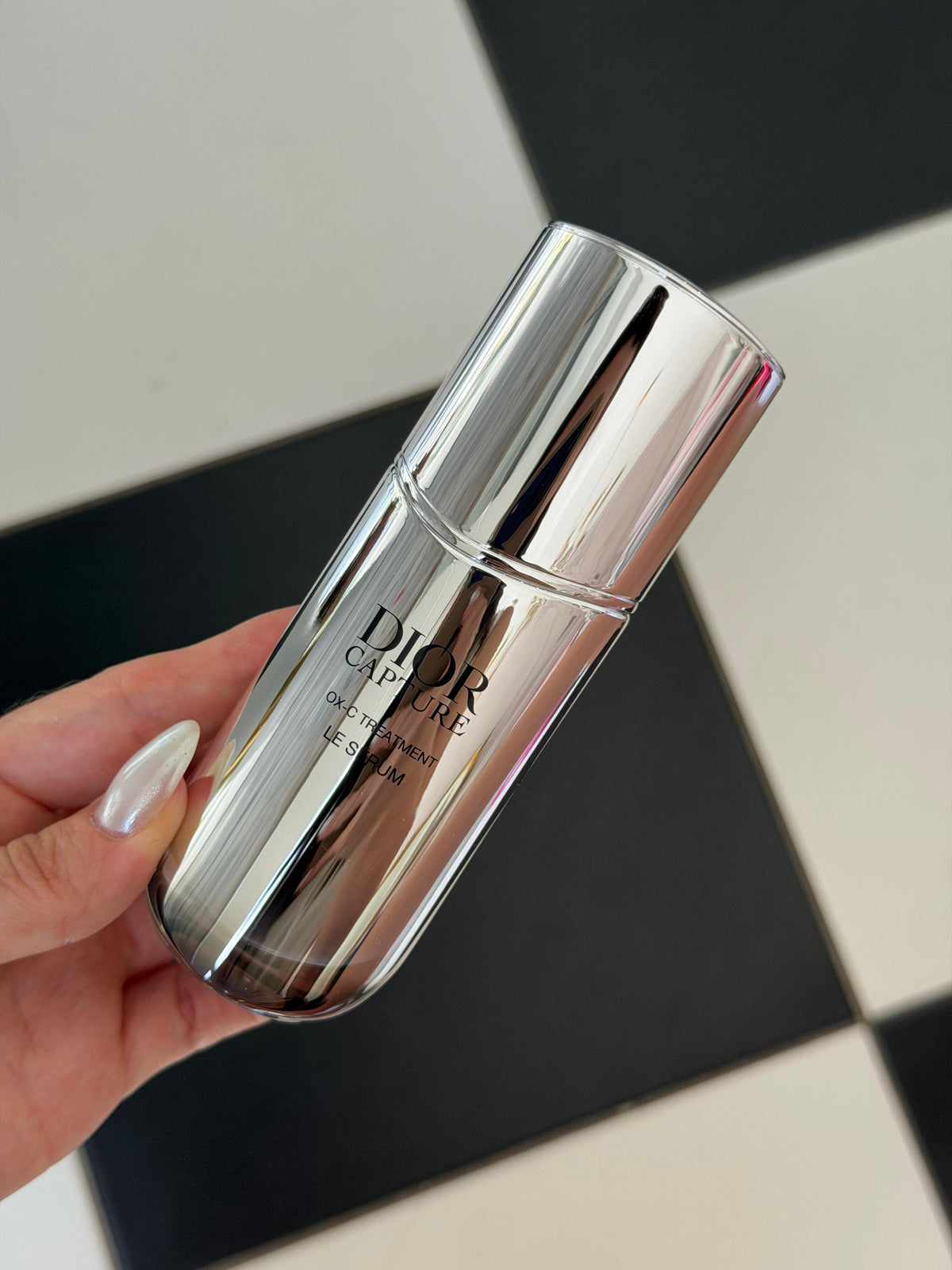 DIOR Capture Le Sérum
Face and Neck Serum - High-Performance Anti-Aging Correction - Wrinkles and Firmness