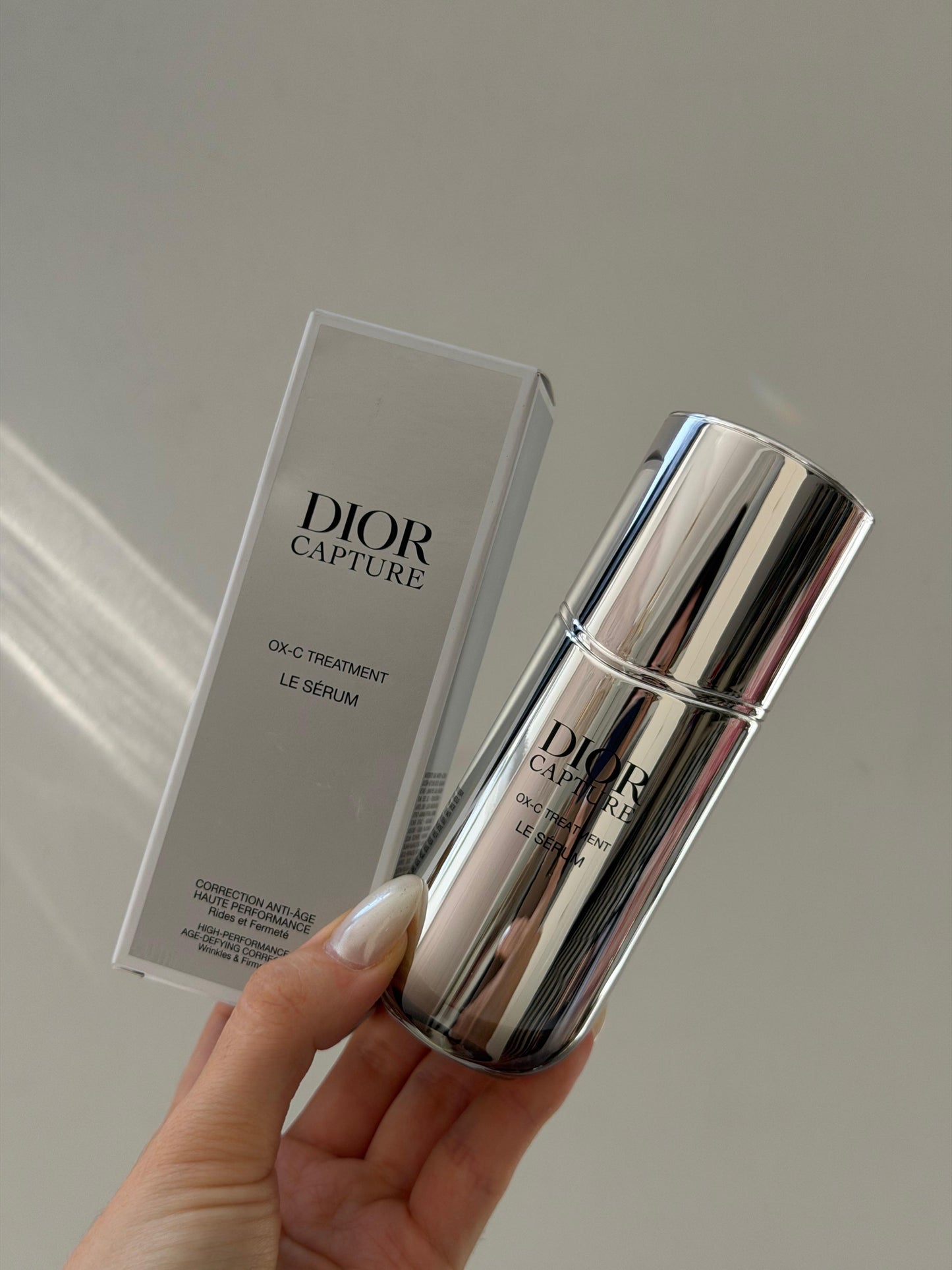 DIOR Capture Le Sérum
Face and Neck Serum - High-Performance Anti-Aging Correction - Wrinkles and Firmness