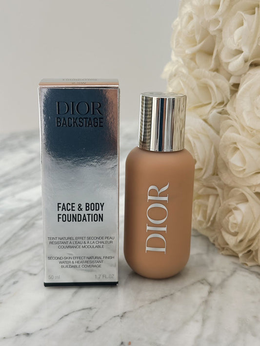 DIOR Dior Backstage Face & Body Foundation
Second-Skin Effect Natural Finish - Resistant to Water and Heat