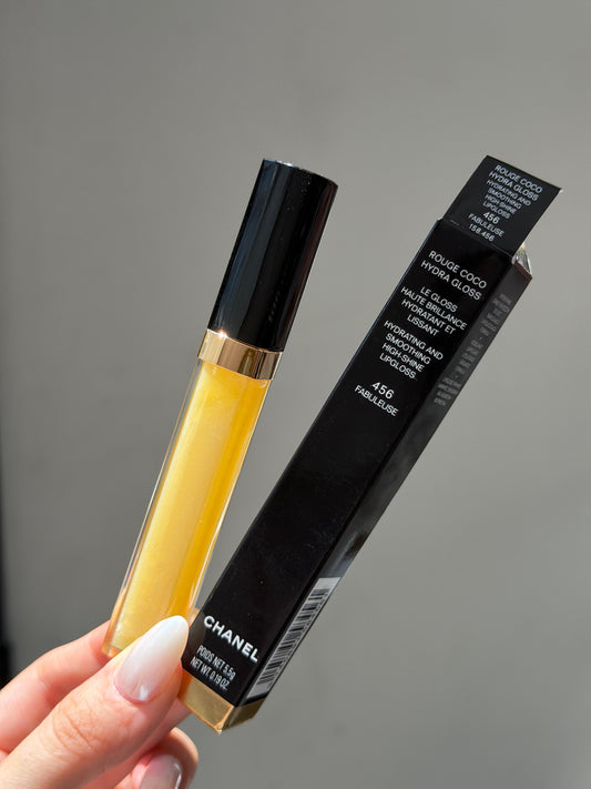 CHANEL Rouge Coco Gloss (456)
Moisturizing Gel Brillant Hidratant