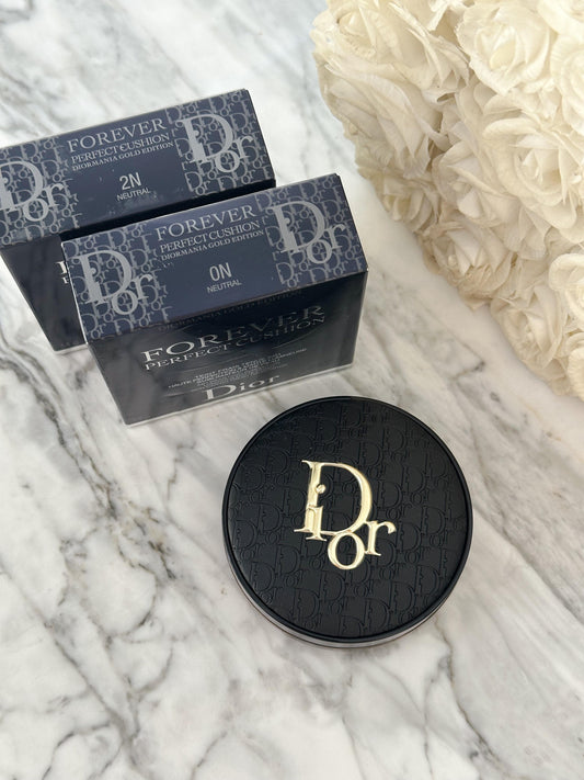 DIOR Forever Perfect Cushion - Diormania Gold Limited Edition
Fresh Foundation - 24H Wear and Hydration - Luminous Matte Finish