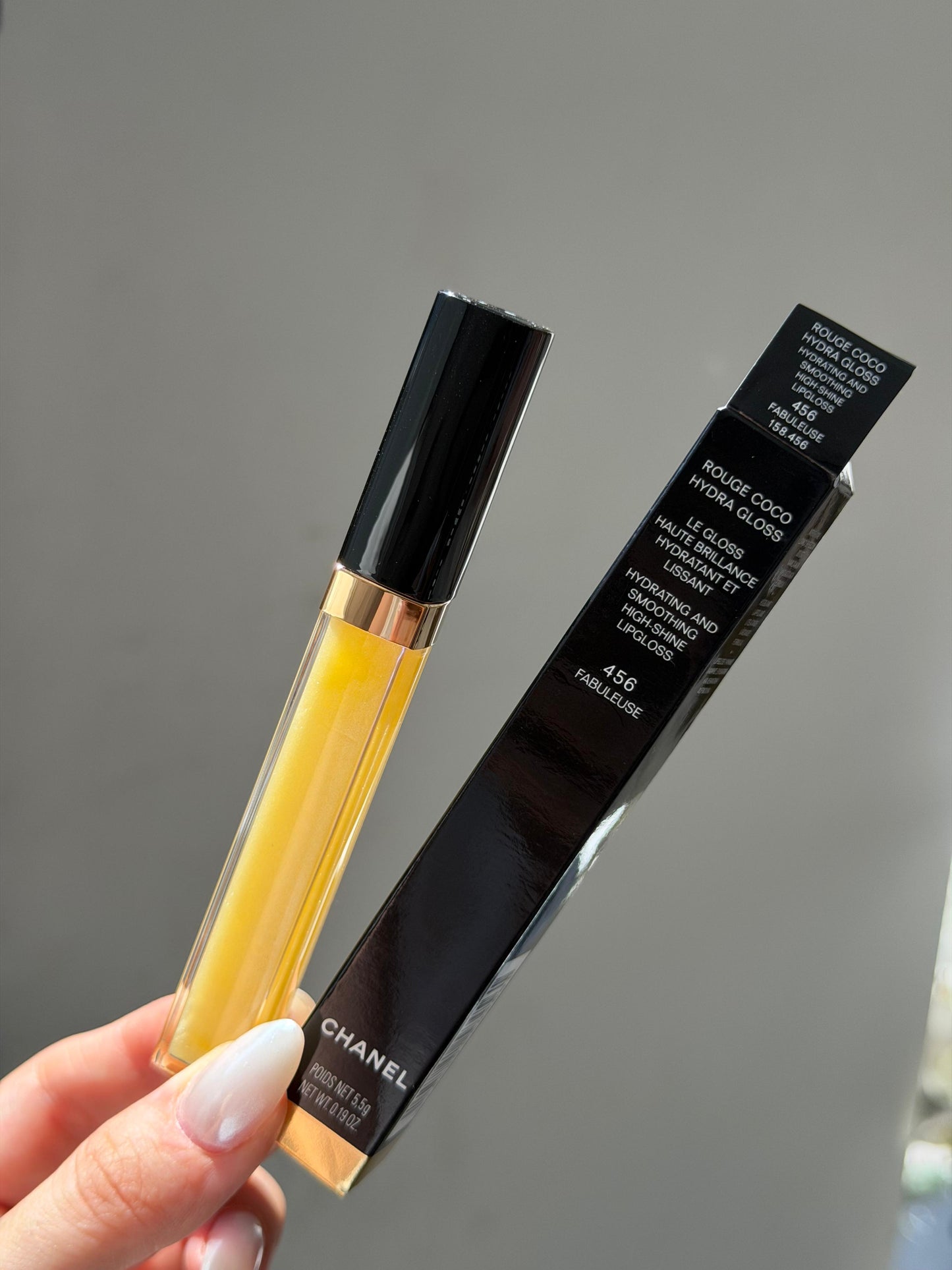 CHANEL Rouge Coco Gloss (456)
Moisturizing Gel Brillant Hidratant