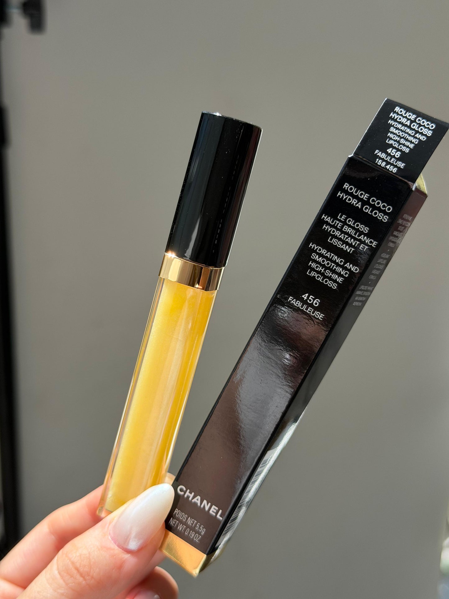CHANEL Rouge Coco Gloss (456)
Moisturizing Gel Brillant Hidratant