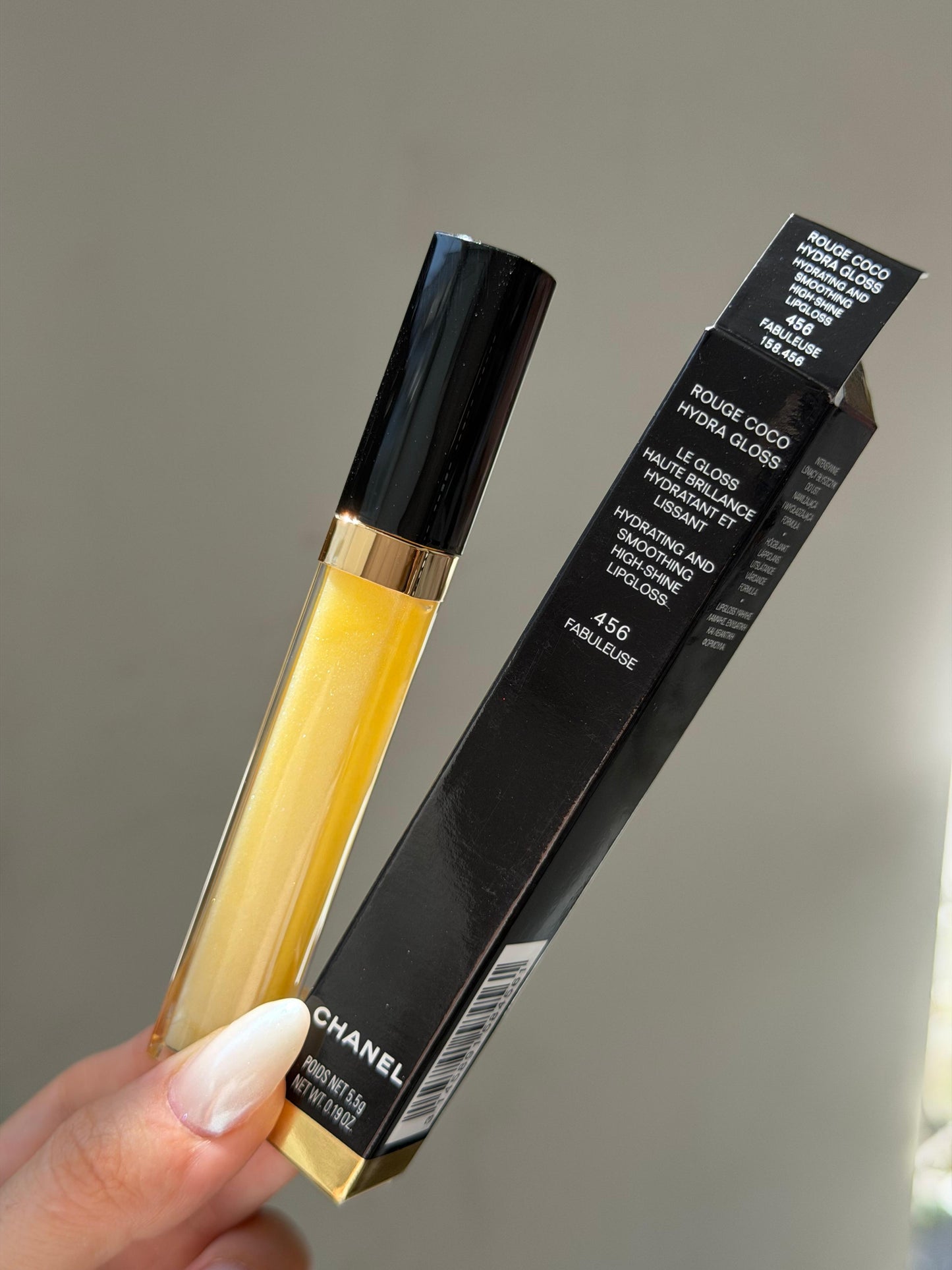 CHANEL Rouge Coco Gloss (456)
Moisturizing Gel Brillant Hidratant