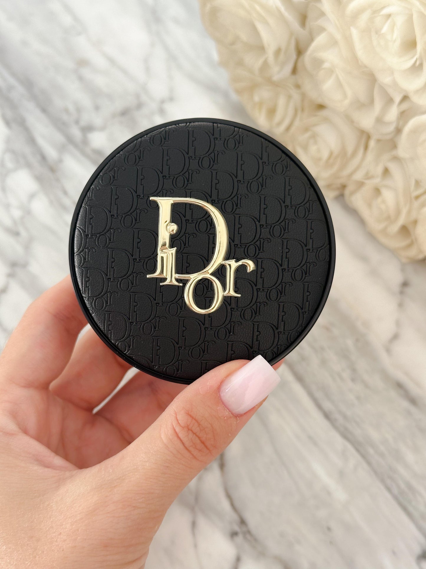 DIOR Forever Perfect Cushion - Diormania Gold Limited Edition
Fresh Foundation - 24H Wear and Hydration - Luminous Matte Finish