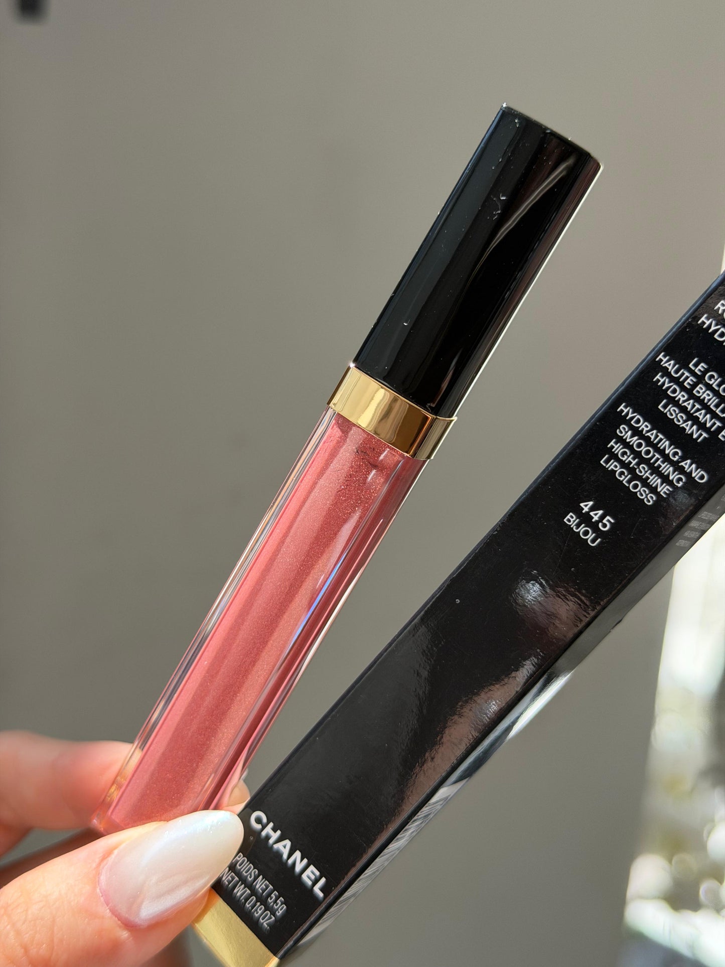 CHANEL Rouge Coco Gloss (445)
Moisturizing Gel Brillant Hidratant