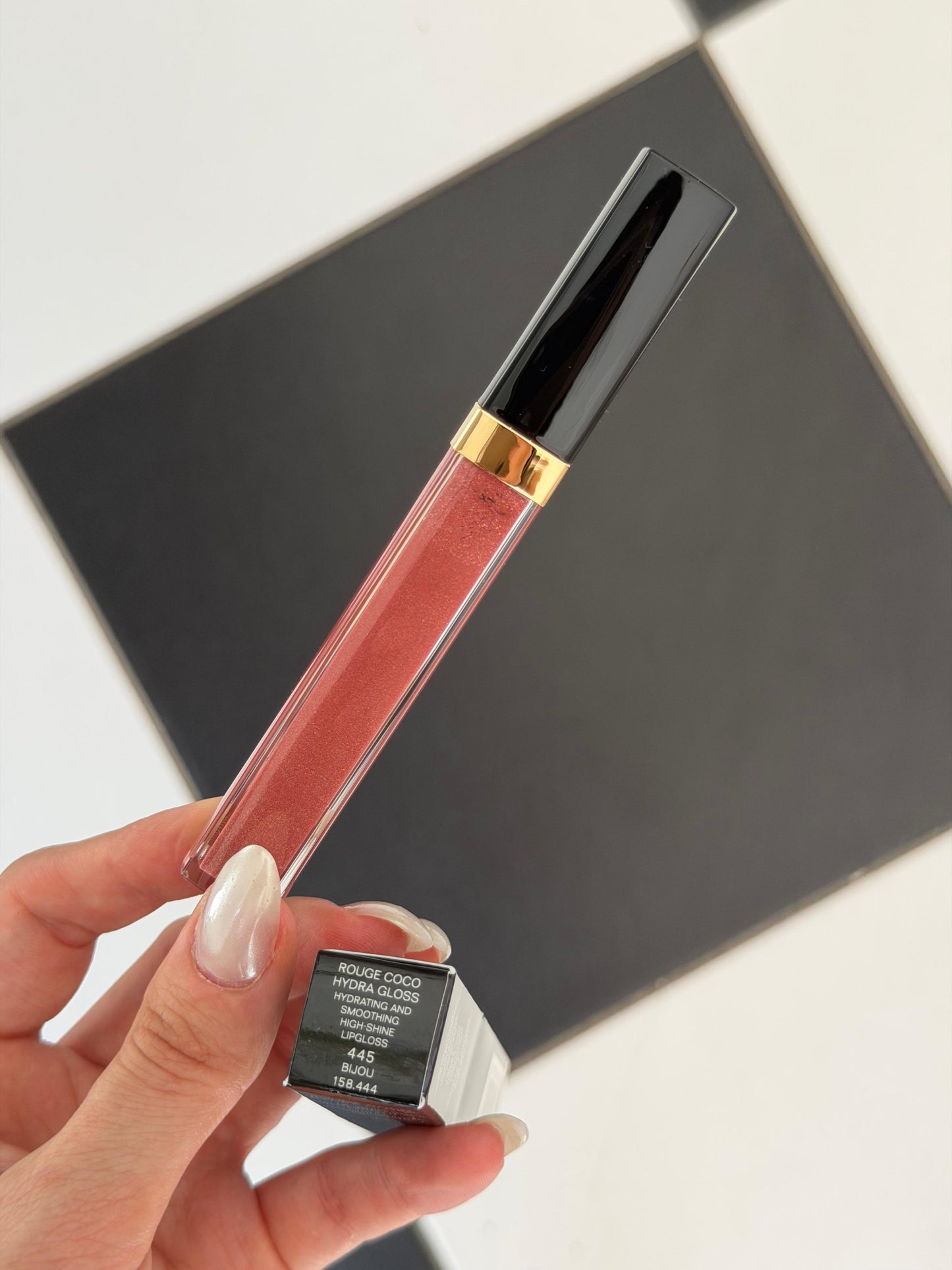 CHANEL Rouge Coco Gloss (445)
Moisturizing Gel Brillant Hidratant