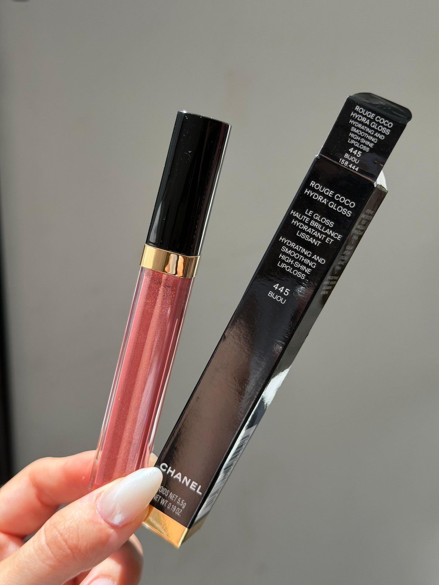 CHANEL Rouge Coco Gloss (445)
Moisturizing Gel Brillant Hidratant
