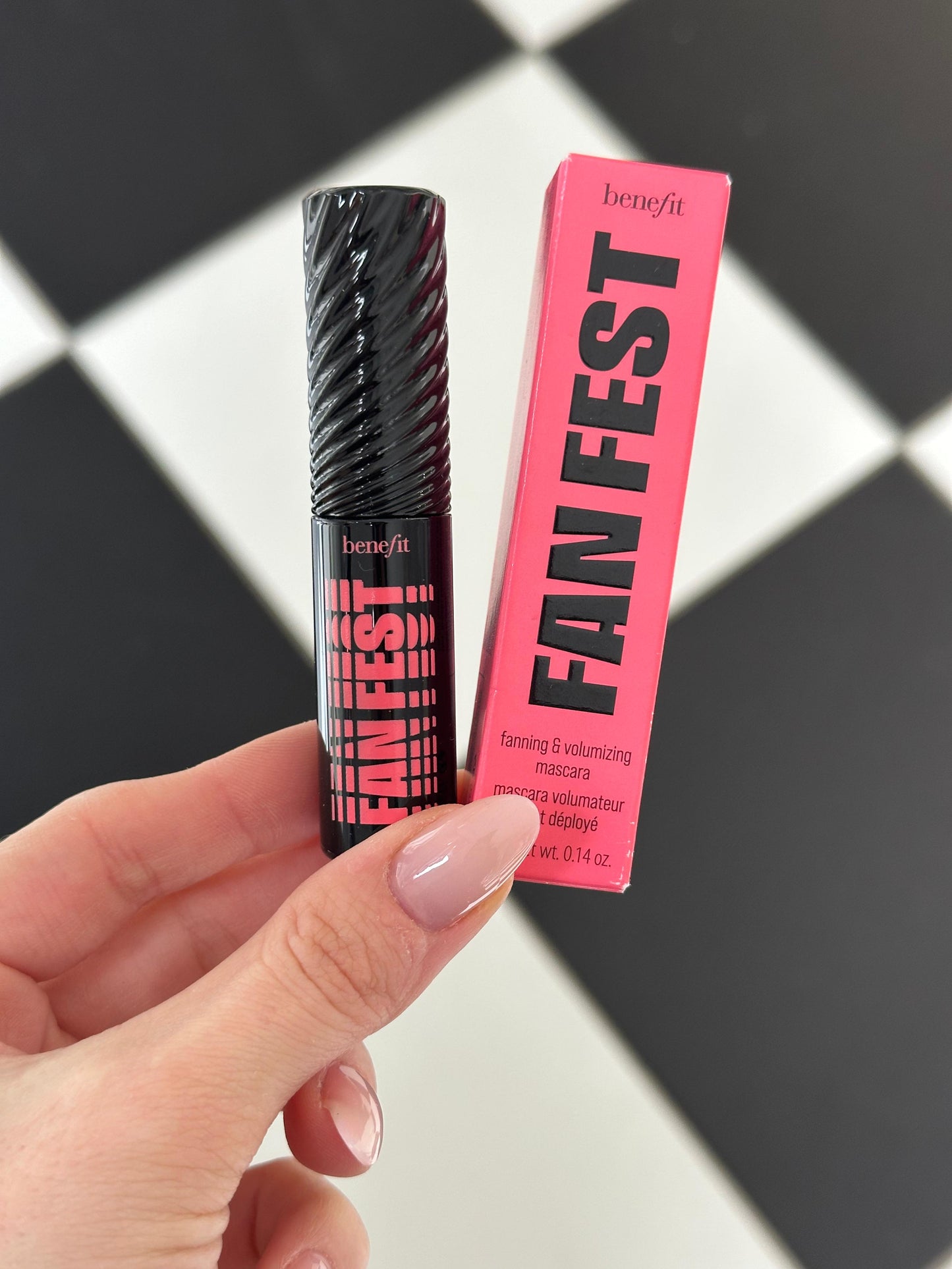 BENEFIT Fan Fest
Fanning & Volumizing Mascara