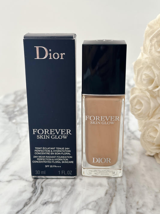 DIOR Forever Skin Glow
Clean Radiant Foundation - 24h Wear and Hydration