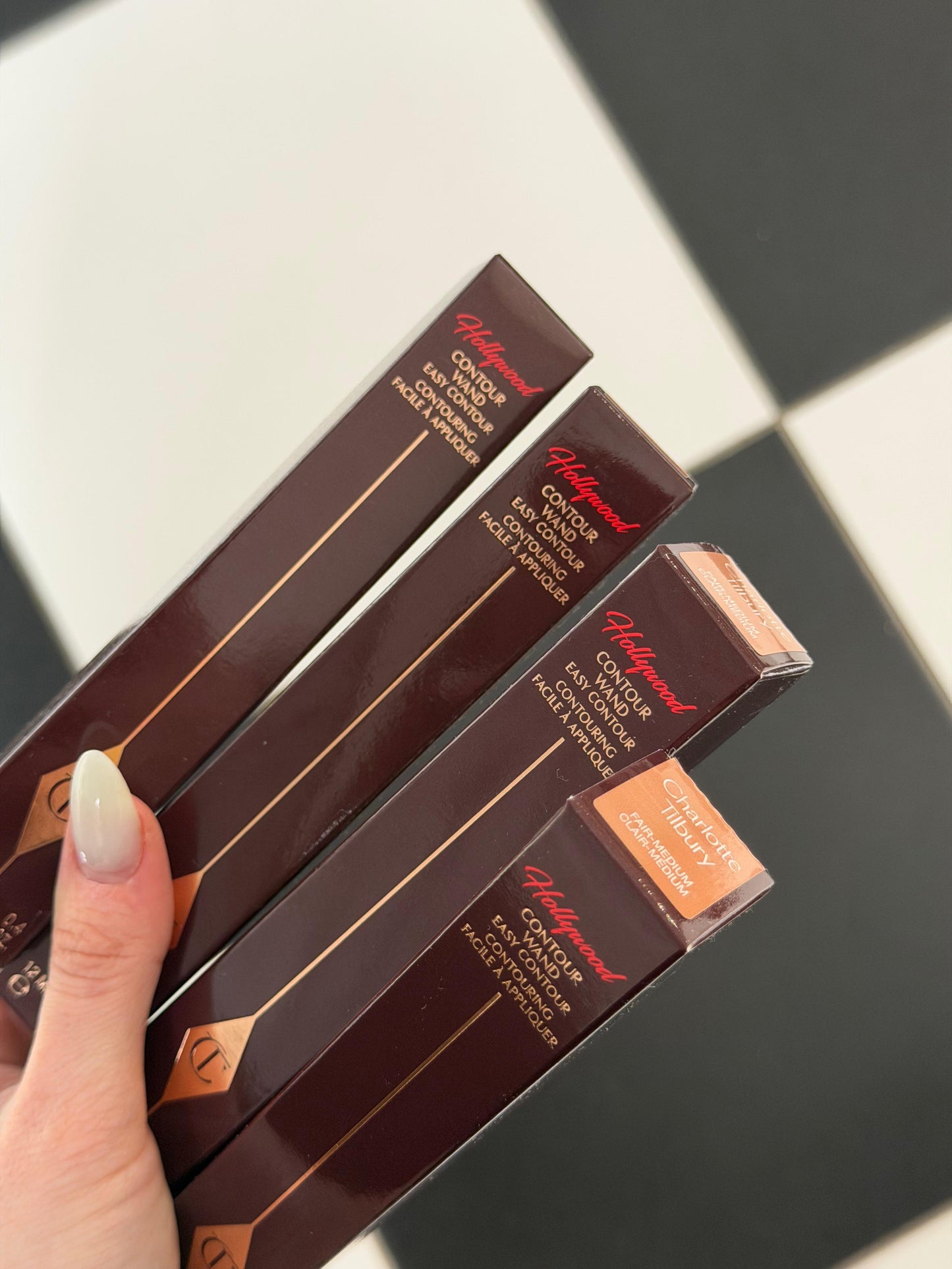 CHARLOTTE TILBURY Hollywood Contour Wand - Fair-Medium
Liquid Formula For a Sculpted-Looking