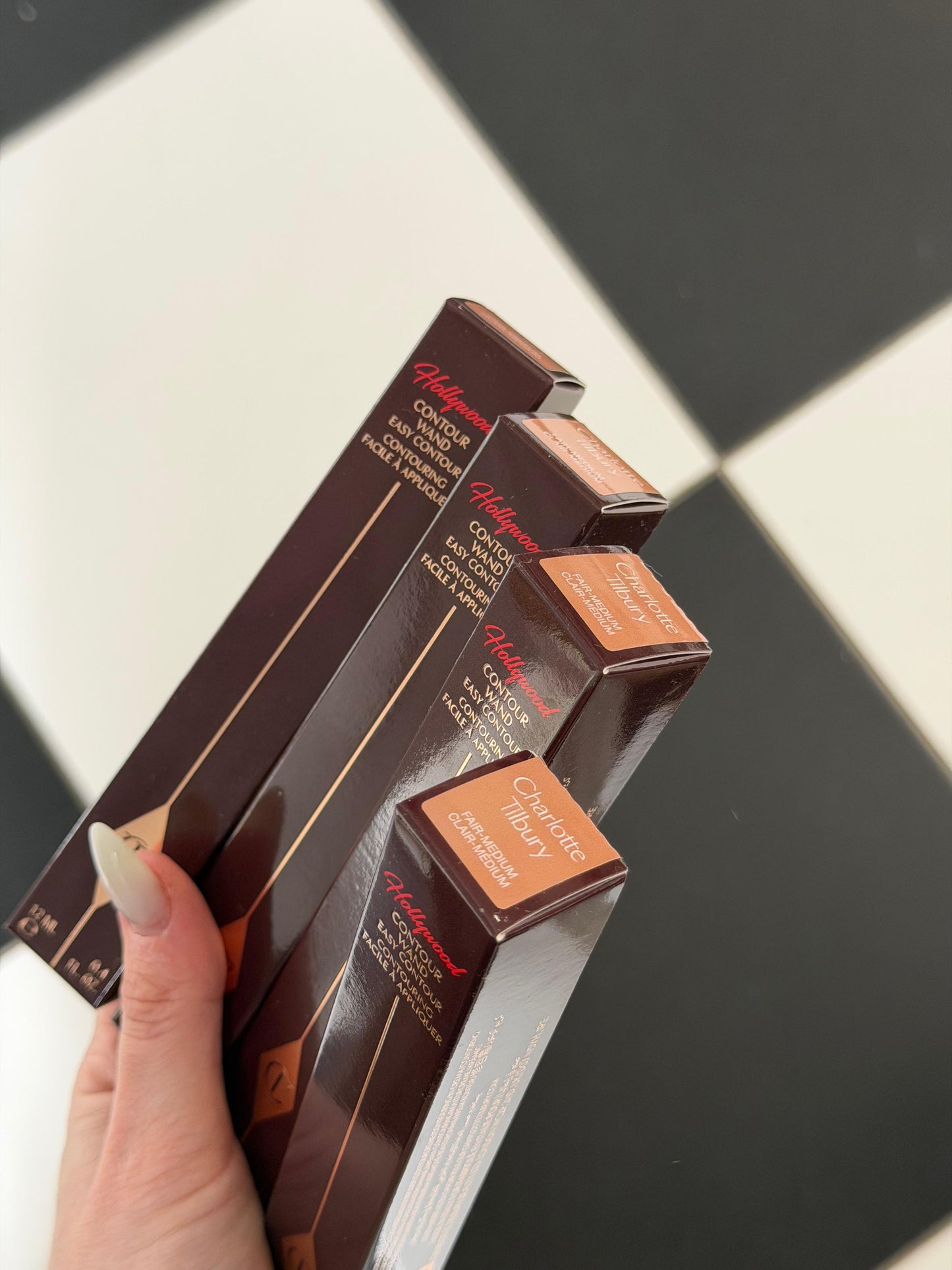 CHARLOTTE TILBURY Hollywood Contour Wand - Fair-Medium
Liquid Formula For a Sculpted-Looking