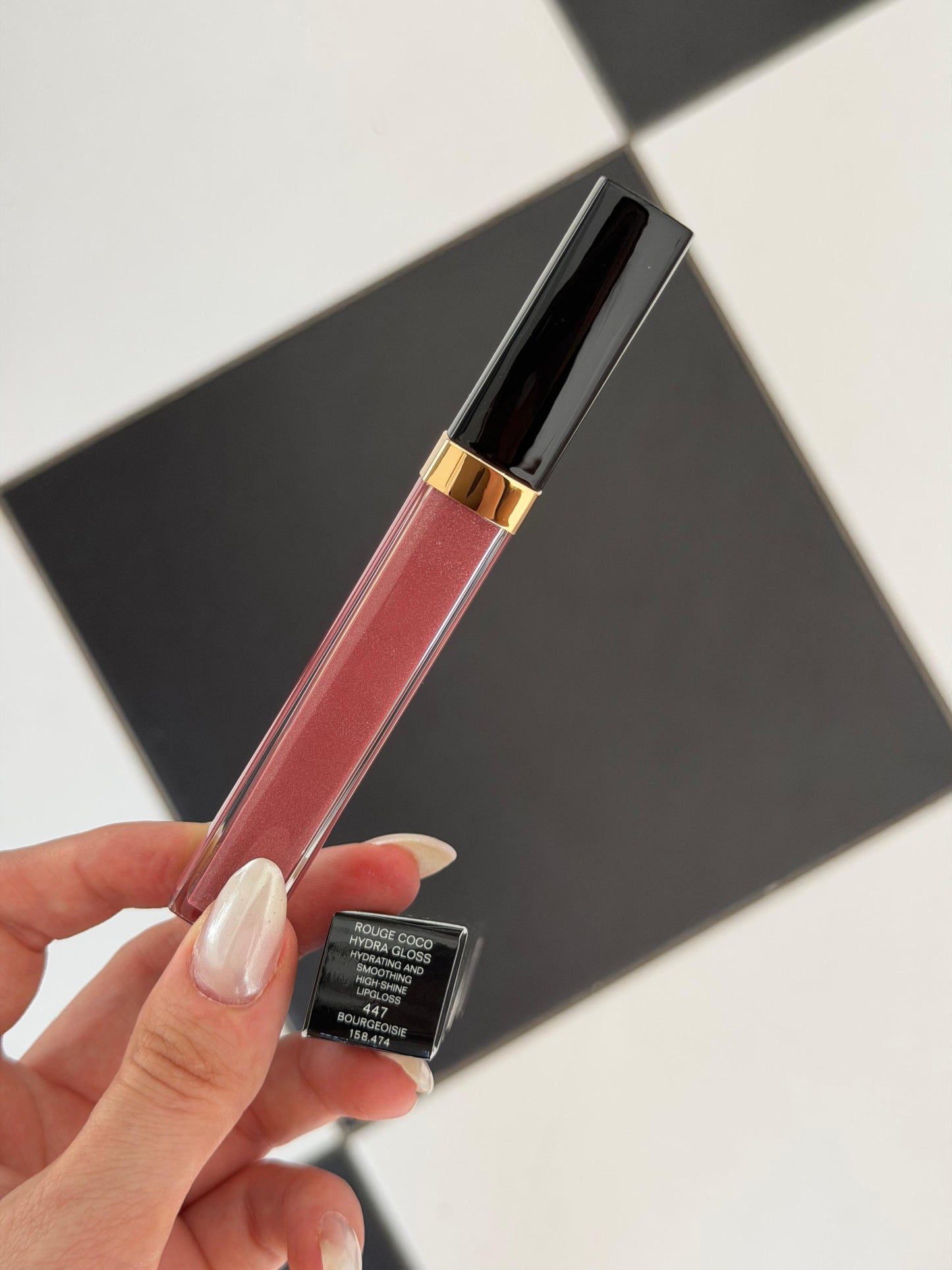 CHANEL Rouge Coco Gloss (447)
Moisturizing Gel Brillant Hidratant