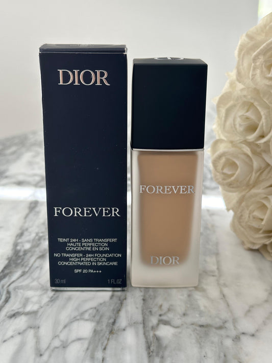 DIOR Forever
Clean Matte Foundation 24h Wear - No Transfer, Concentrated in Skincare